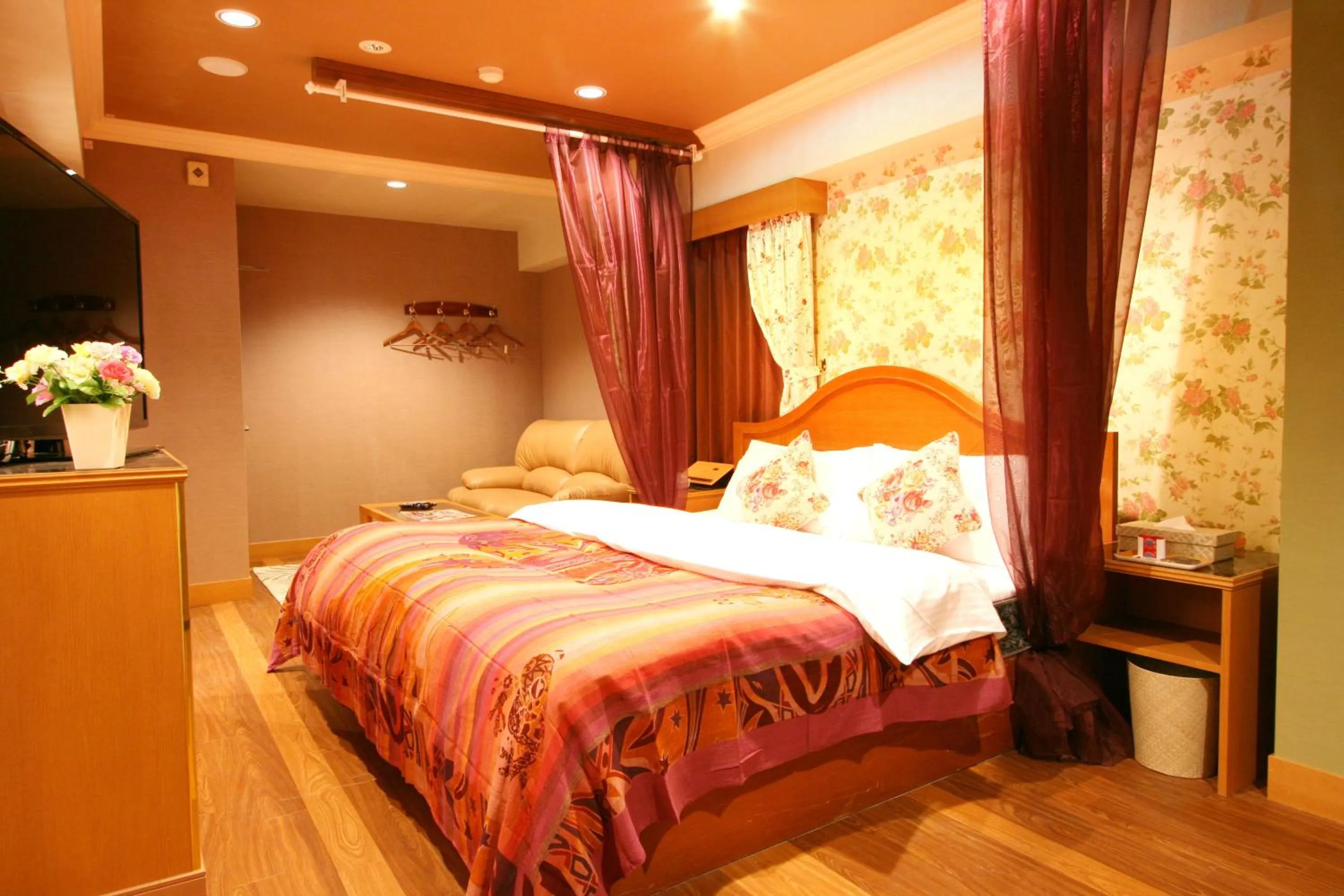 Bedroom, Bed in AURA Seki Inter (Adult Only)