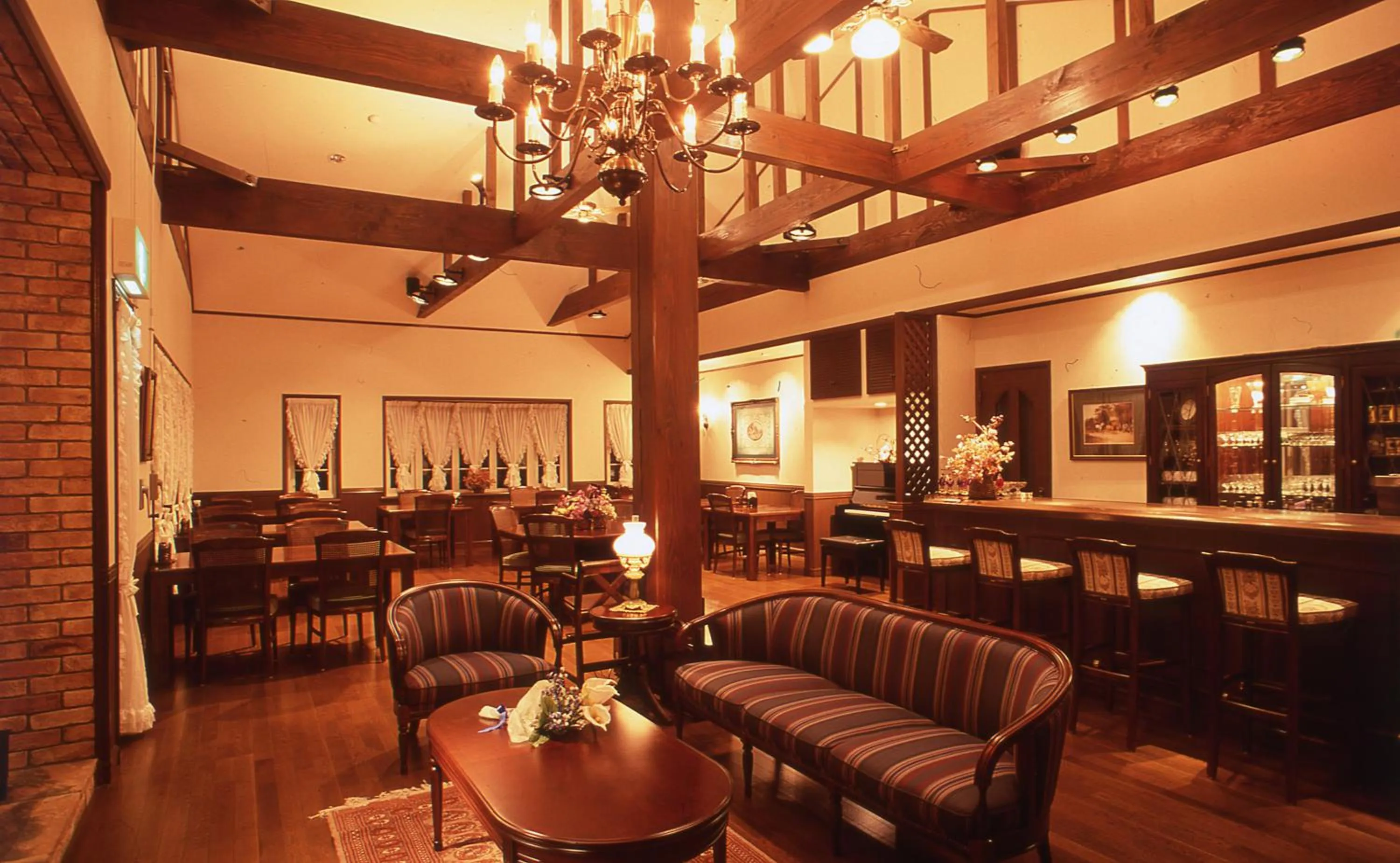 Restaurant/places to eat in Canari