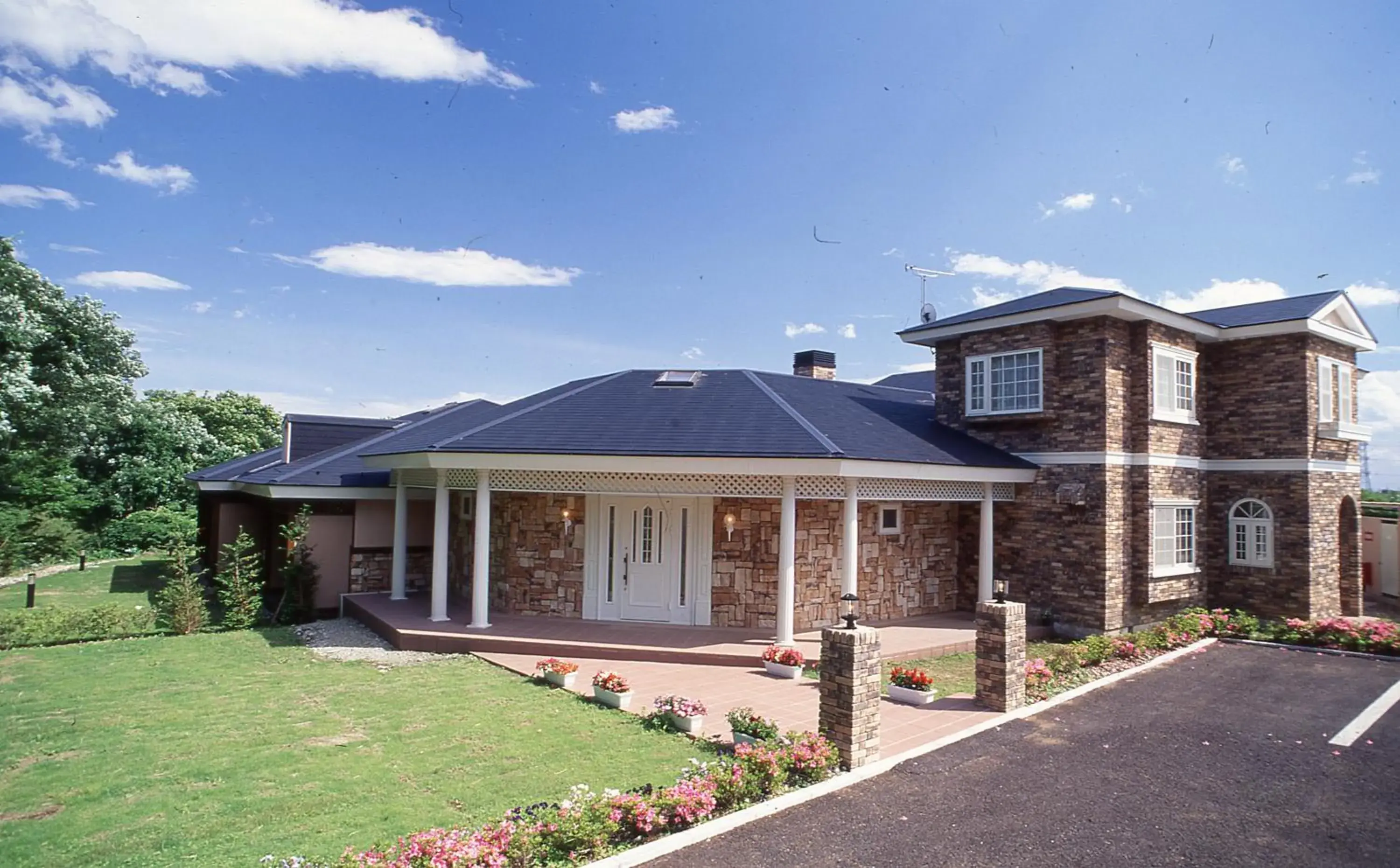 Property building in Canari Property building in Canari