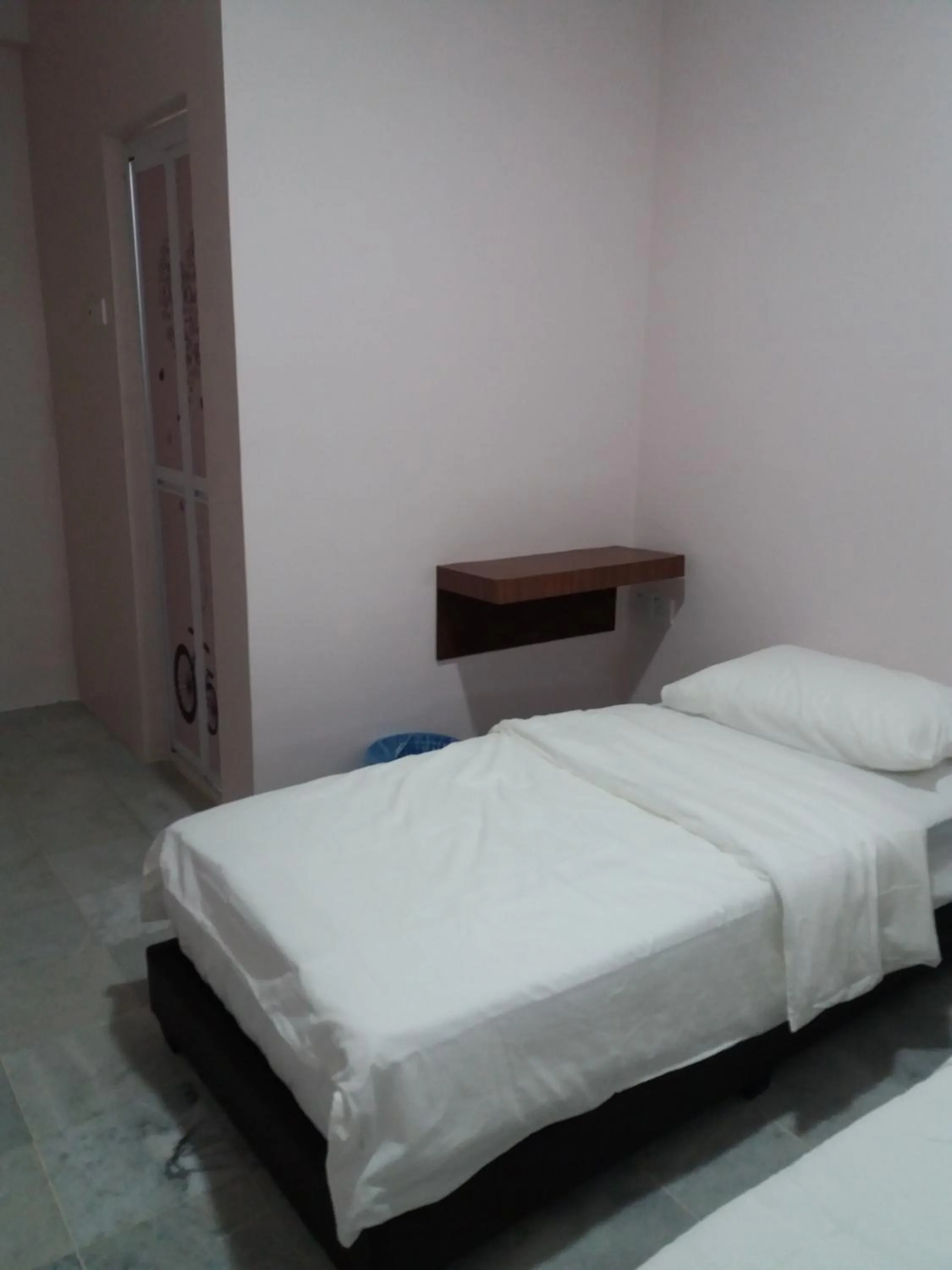 Bed in JS Guest House Air Putih