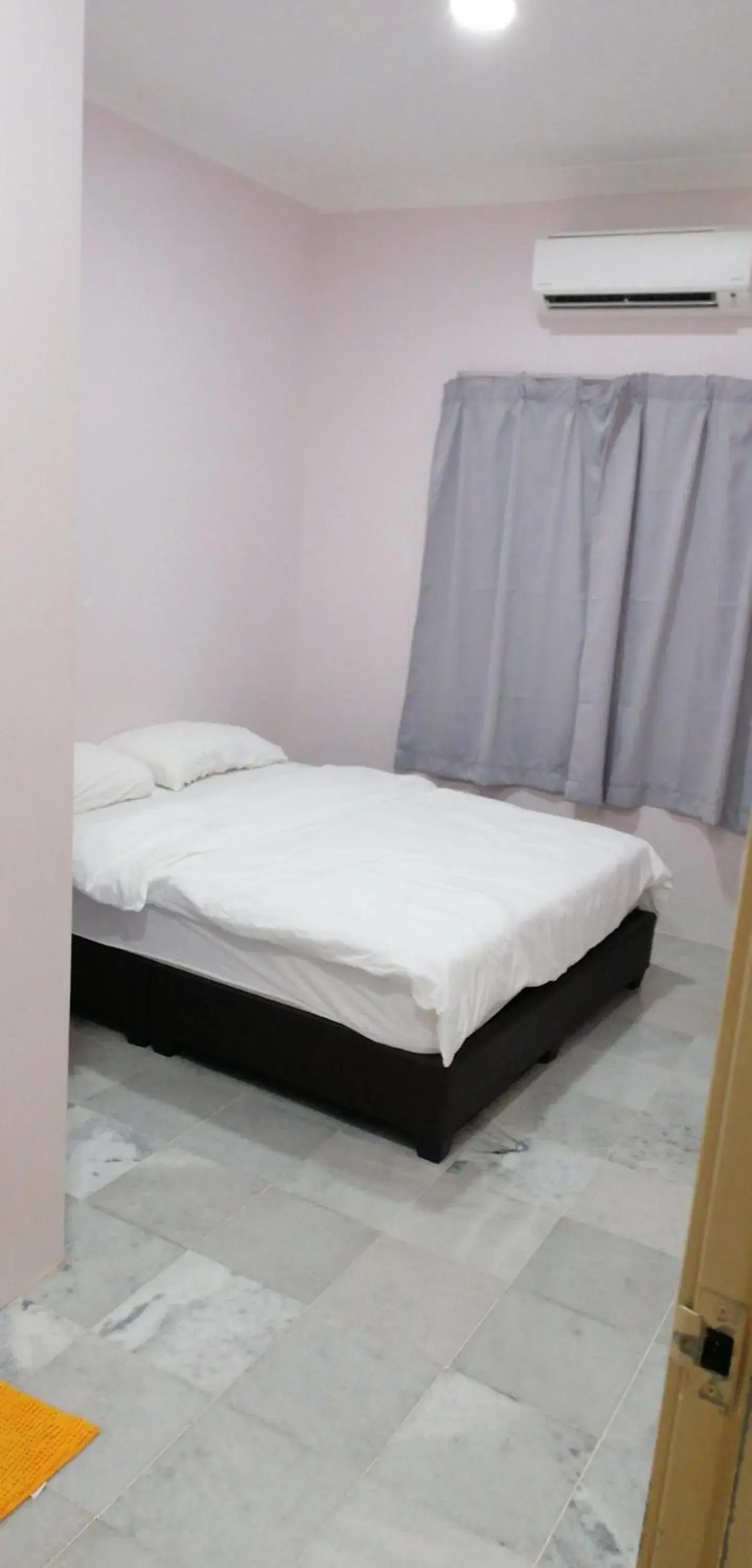 Double Room with Private Bathroom in JS Guest House Air Putih Double Room with Private Bathroom in JS Guest House Air Putih
