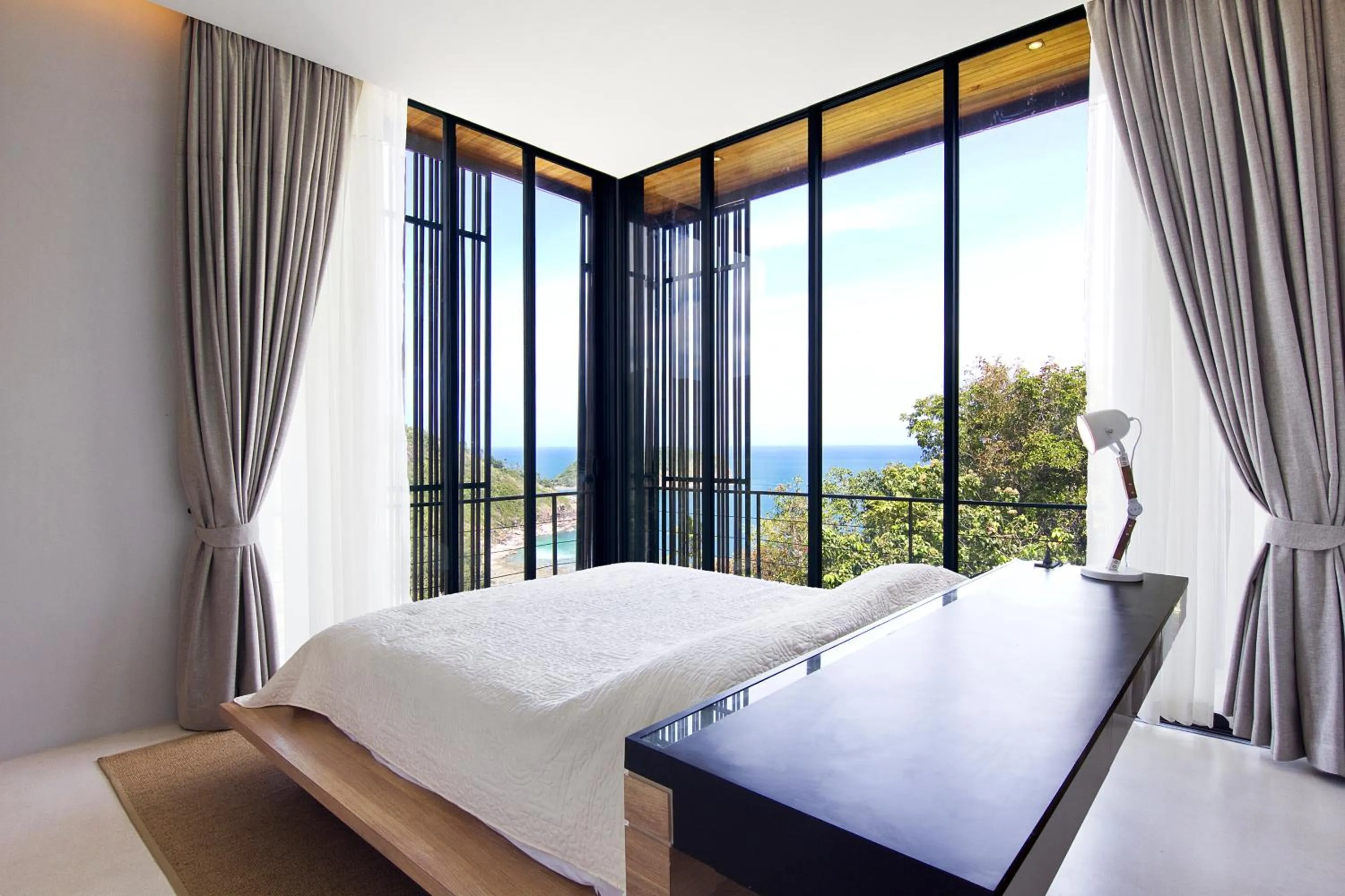 Bed in Luxury Sea and Sunset View 4BR 4BA Pool Villa