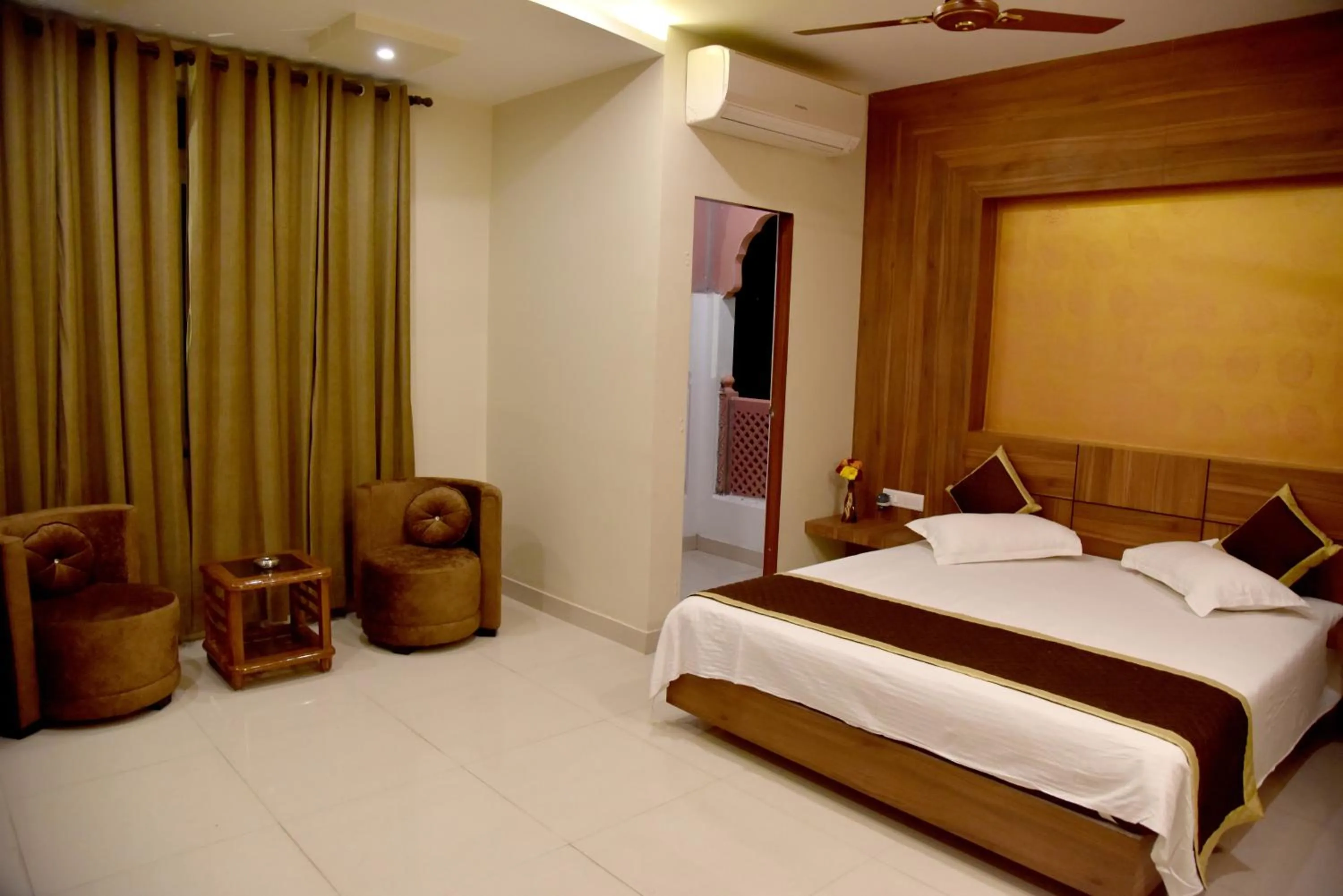 Bed in Hotel Triveni Residency