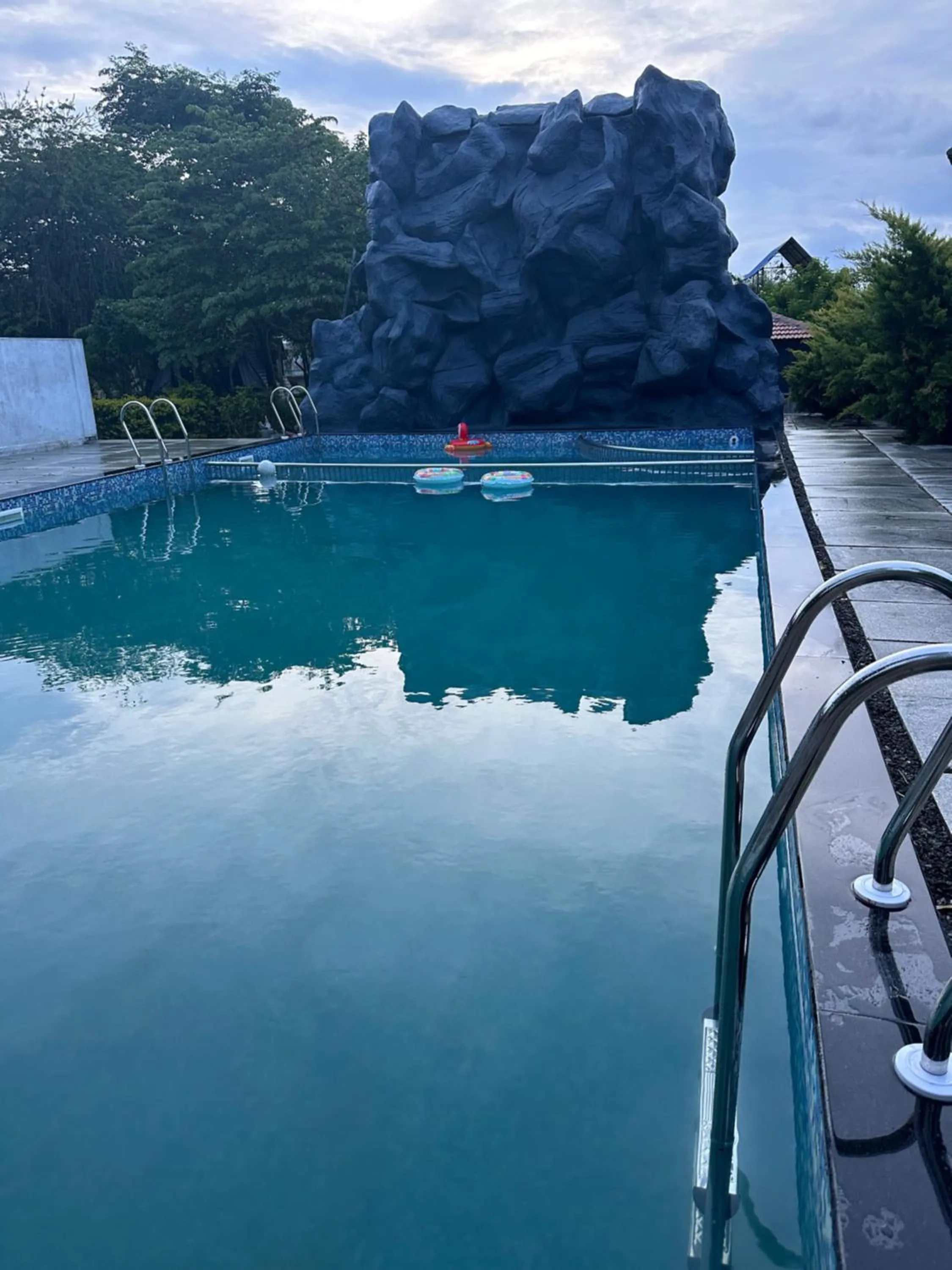 Swimming pool in Chalets Resort Masinagudi