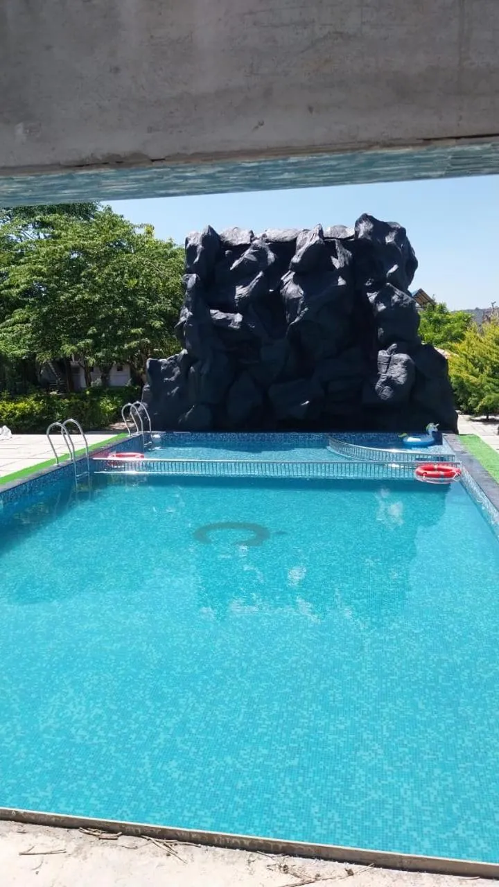 Swimming pool in Chalets Resort Masinagudi