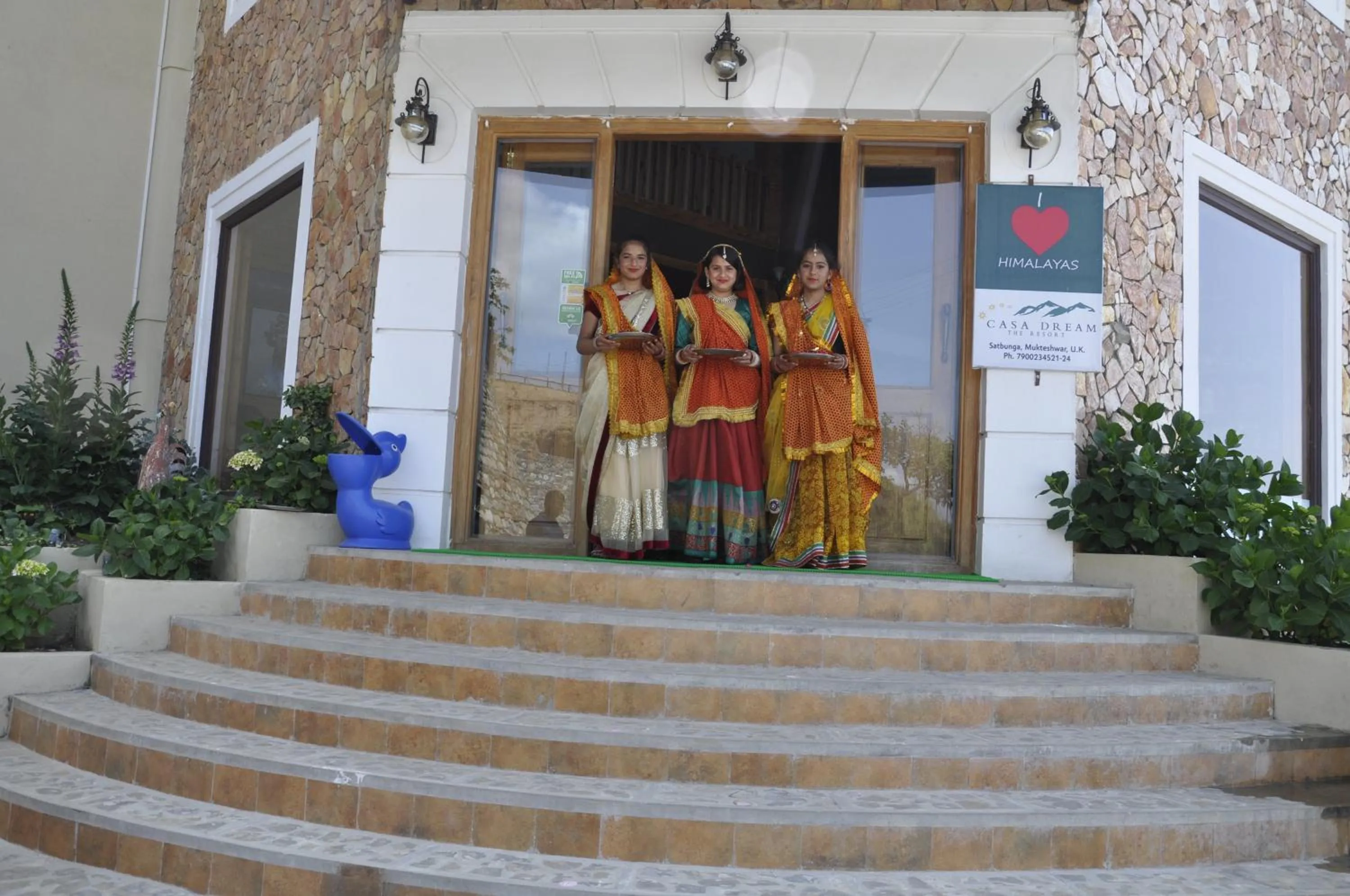 Staff in Casa Dream The Resort