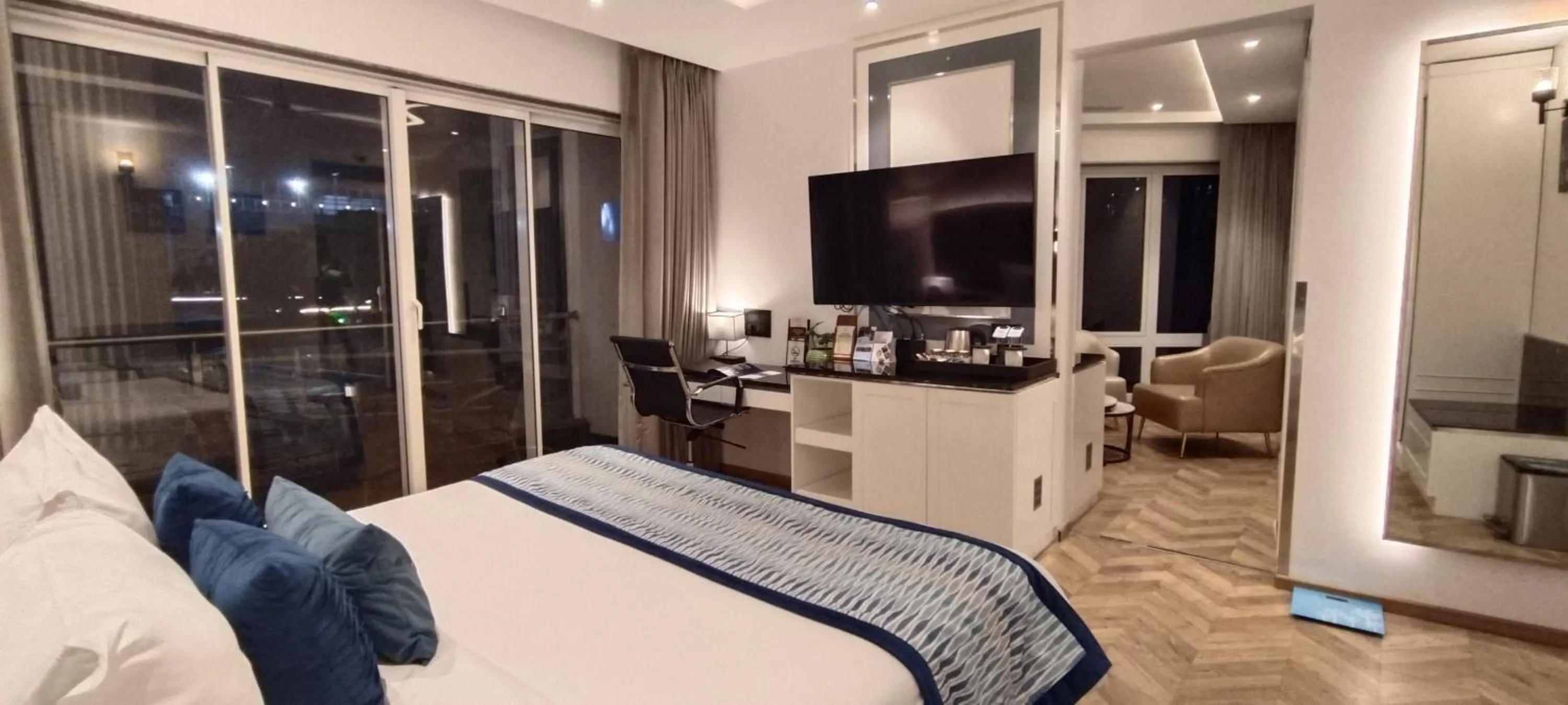 TV and multimedia, Bed in Amanora The Fern Pune, Series by Marriott