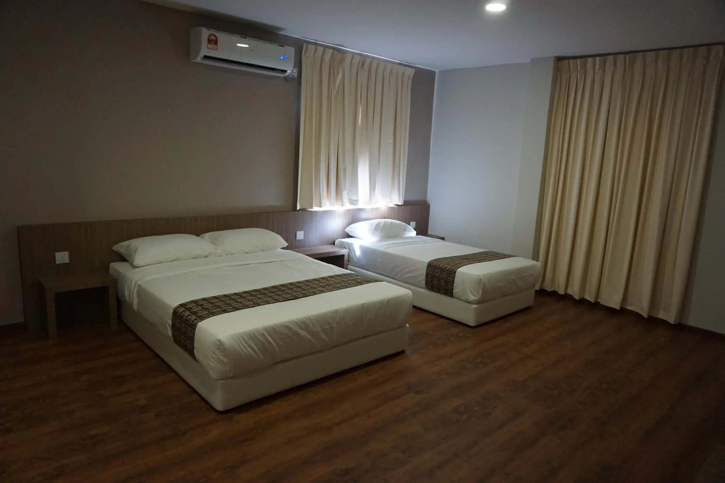 Photo of the whole room, Bed in Yew Hotel Photo of the whole room, Bed in Yew Hotel