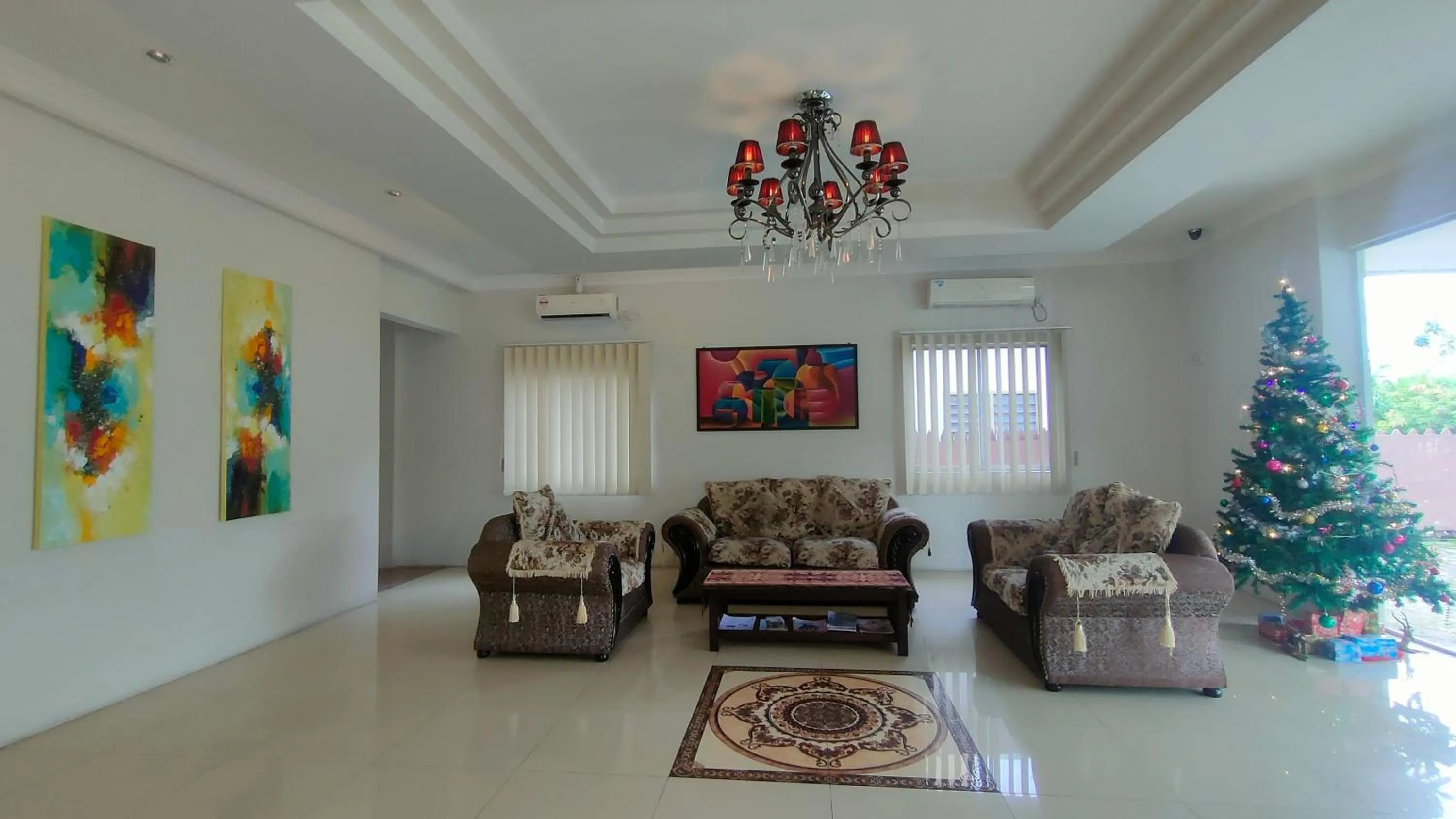 Lobby or reception in Yew Hotel