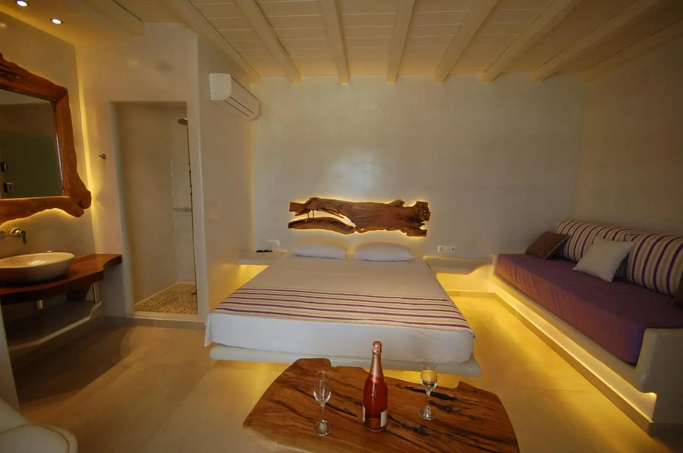 Junior suite with Plunge Pool & Sea view in Eternal Suites Junior suite with Plunge Pool & Sea view in Eternal Suites