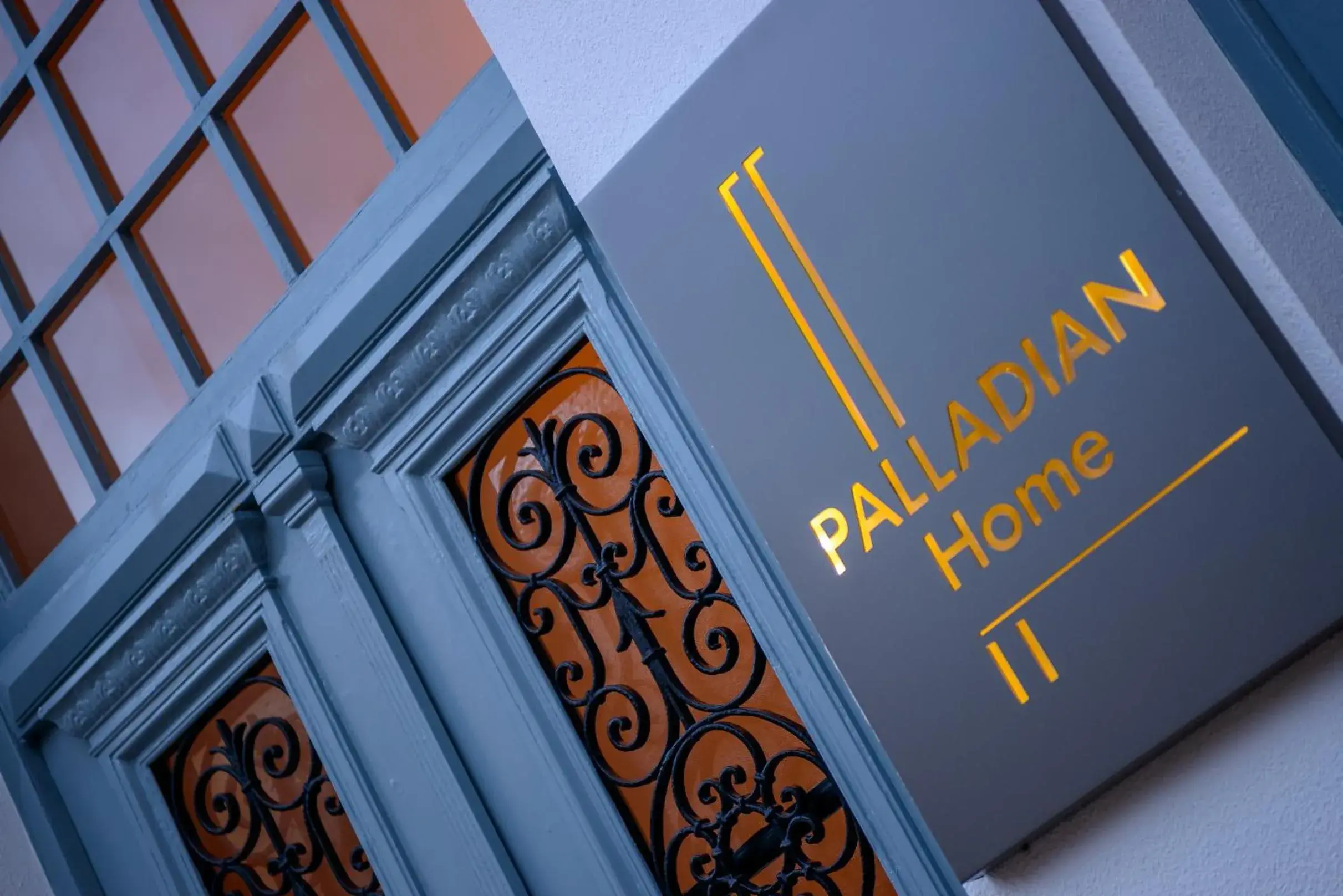 Property building in Palladian Home Property building in Palladian Home