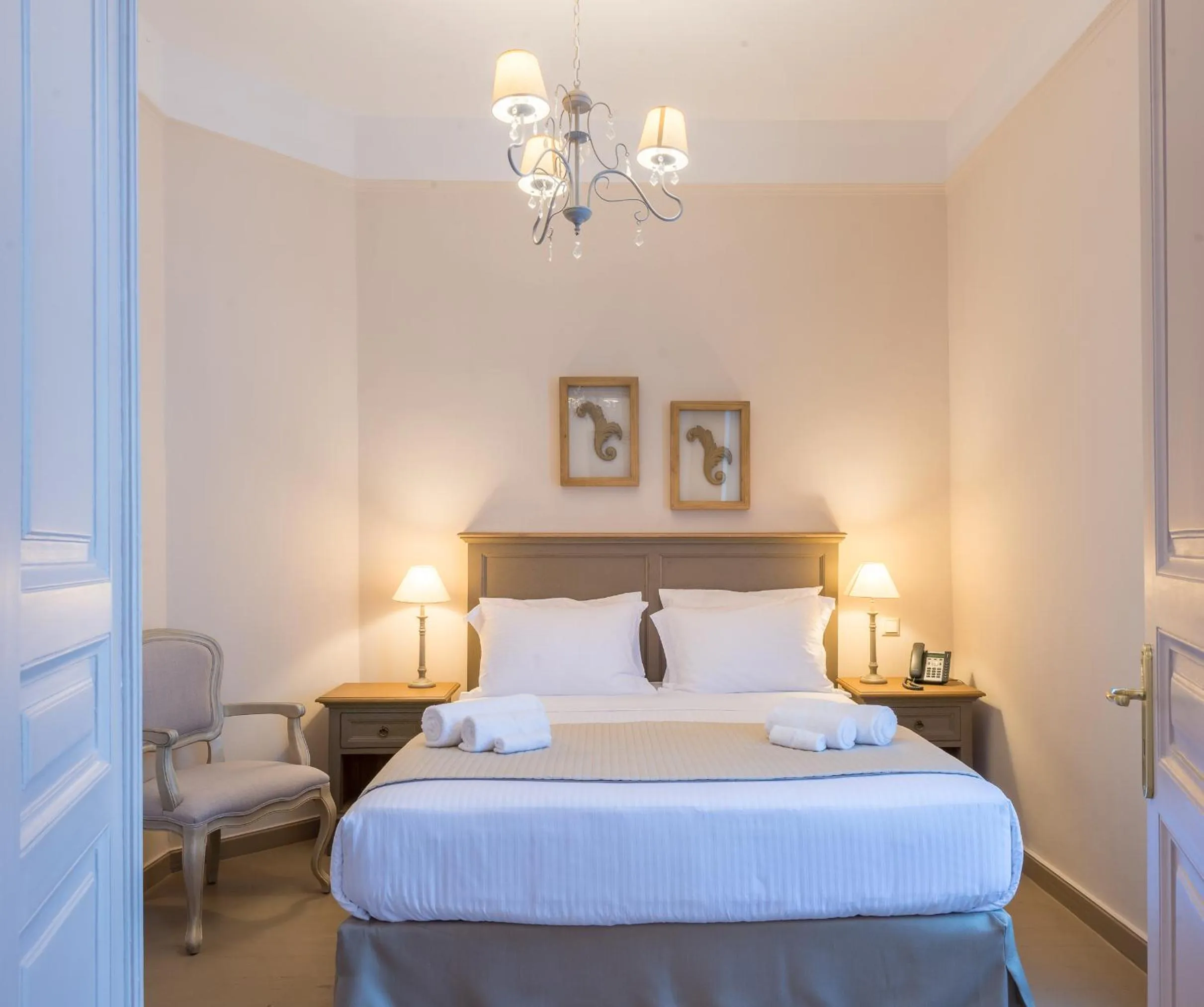 Bedroom, Bed in Palladian Home