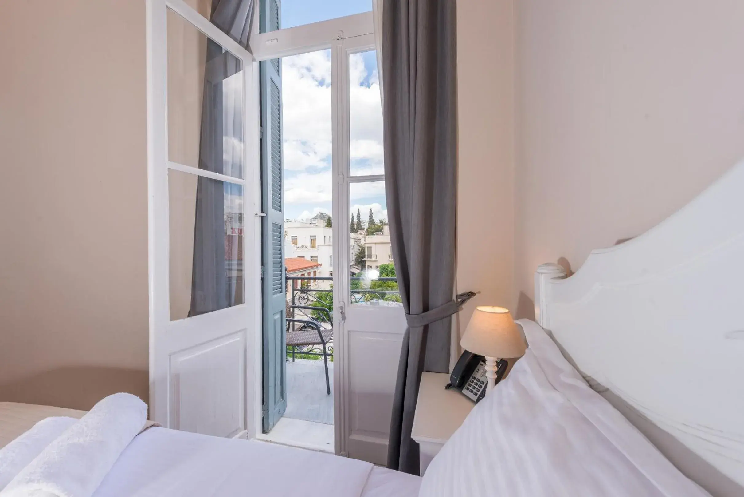 City view, Bed in Palladian Home City view, Bed in Palladian Home