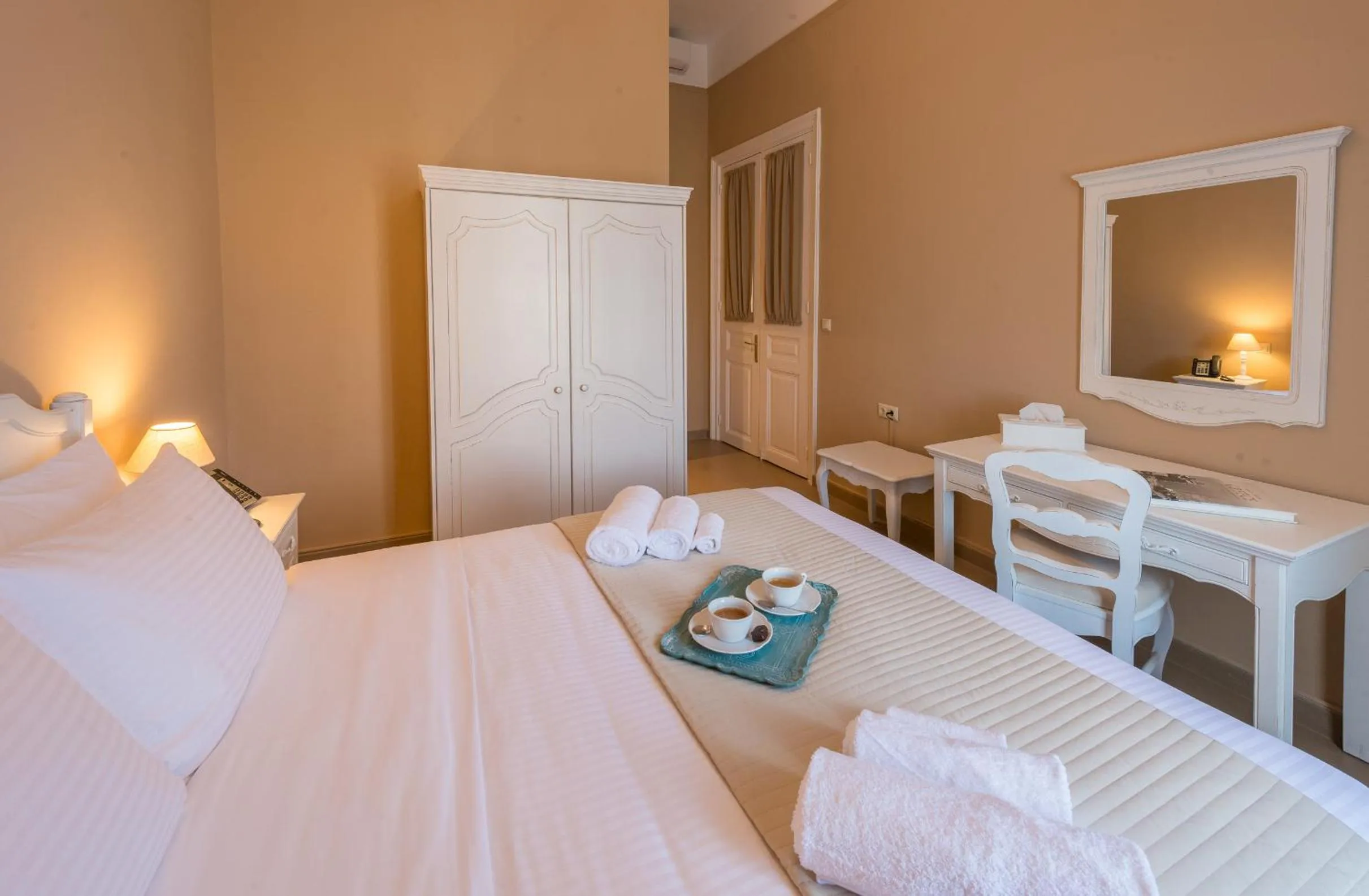 Bedroom, Bed in Palladian Home