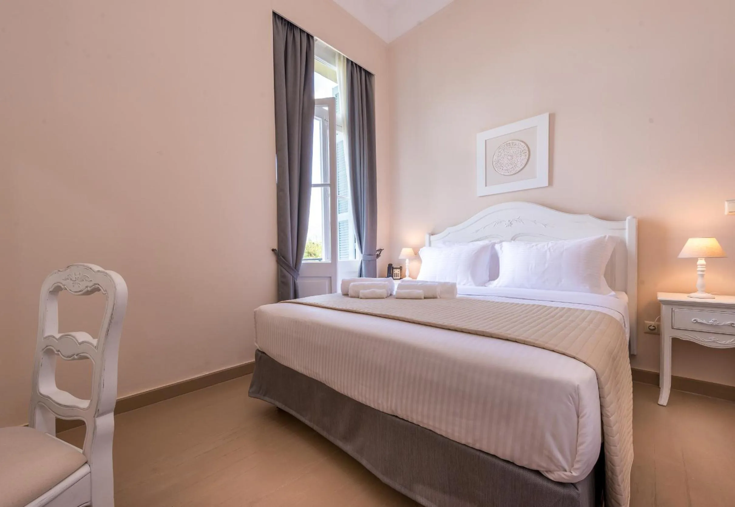 Bedroom, Bed in Palladian Home