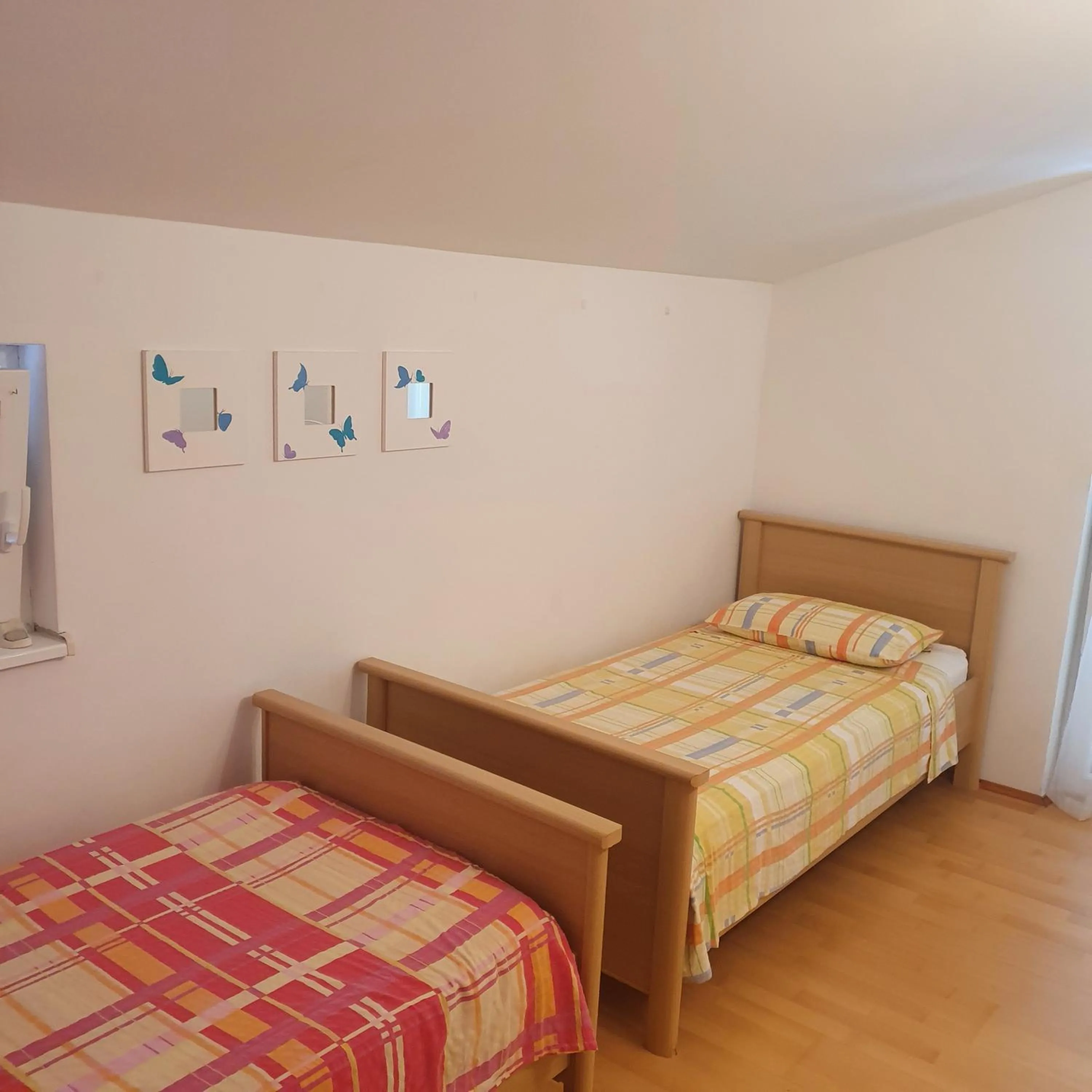 Bedroom, Bed in Dee's House and Pool