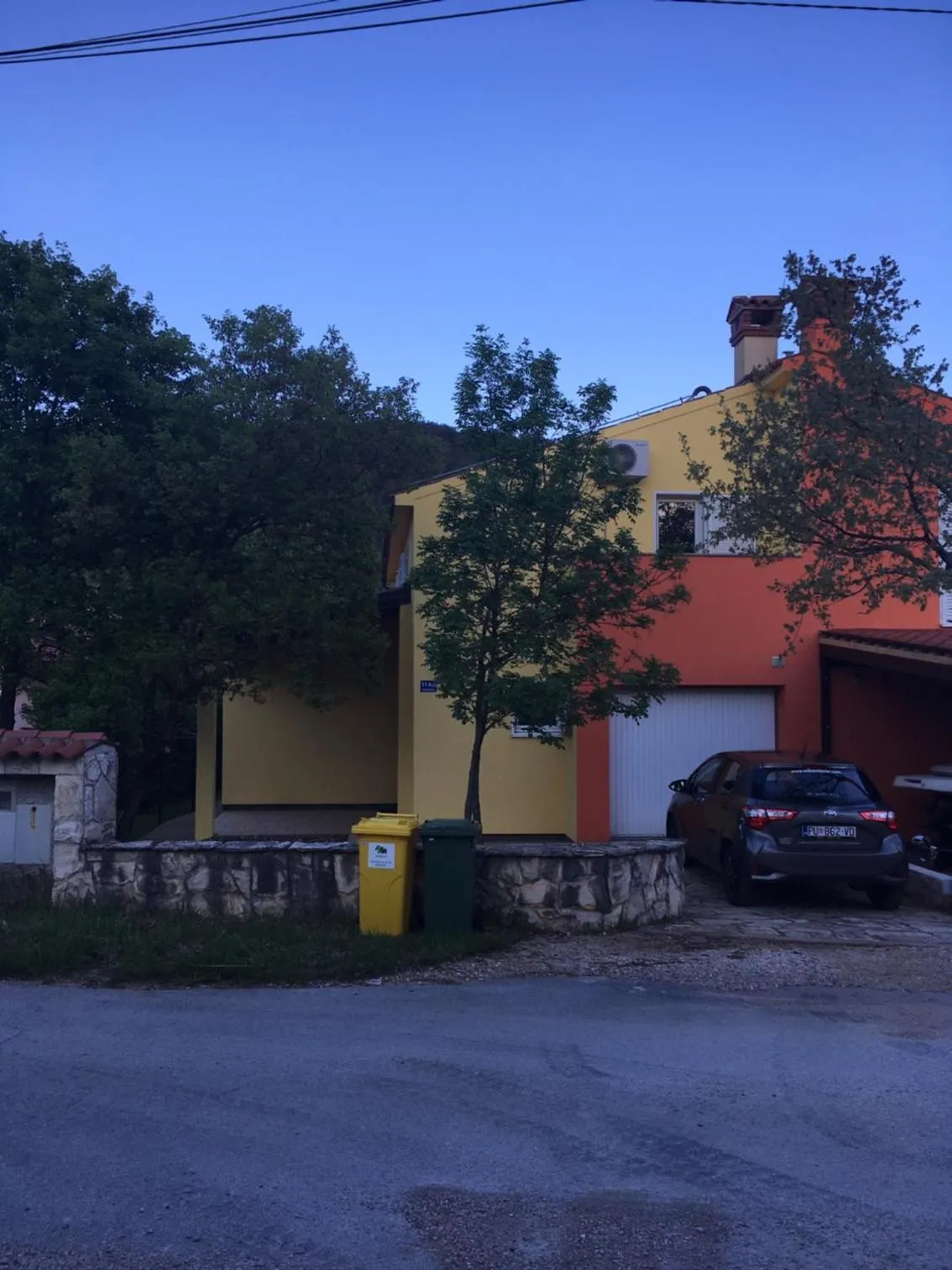 Property building in Dee's House and Pool