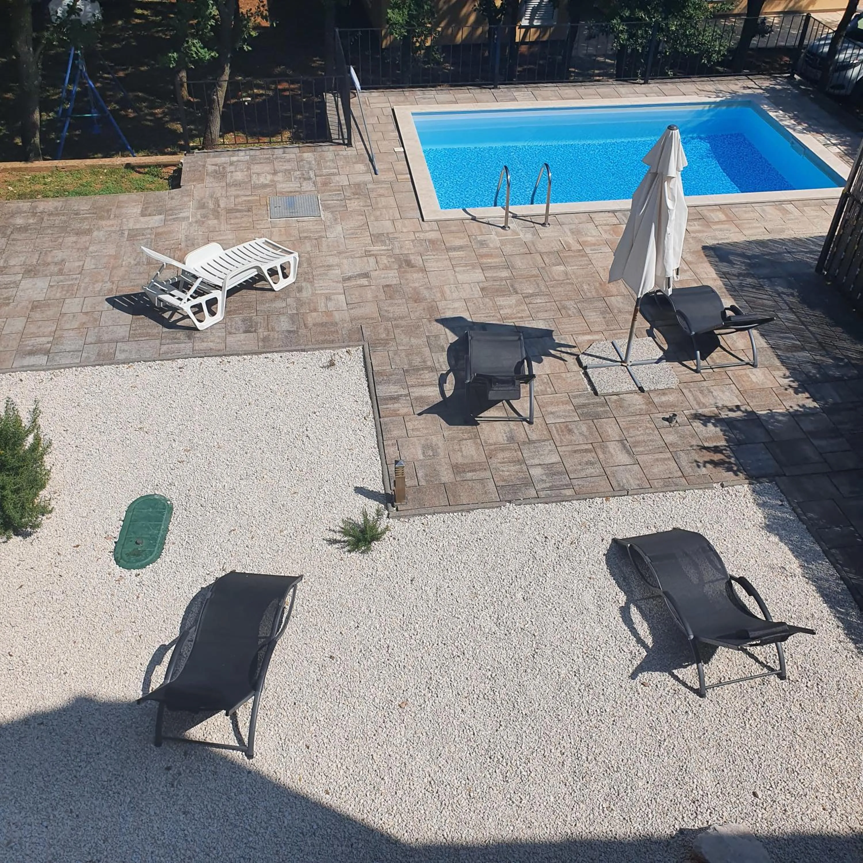 Swimming pool in Dee's House and Pool