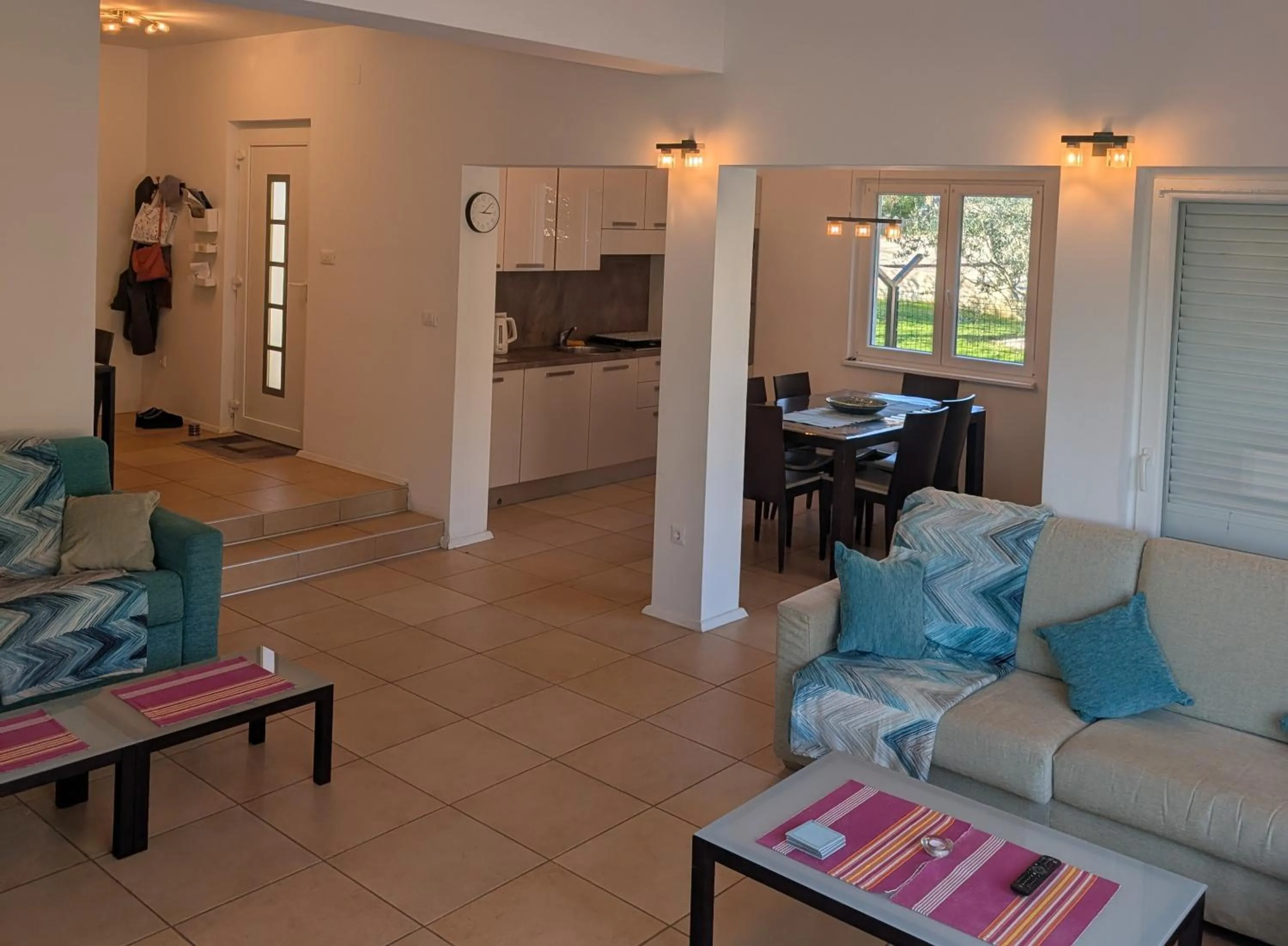 Living room in Dee's House and Pool