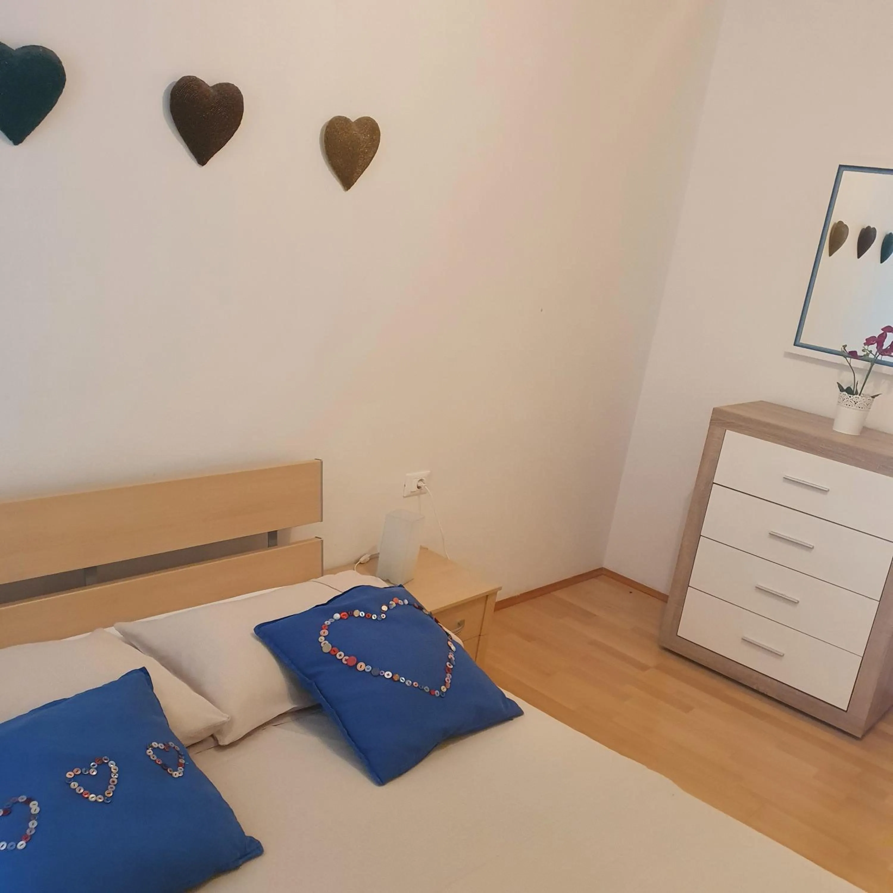 Bedroom, Bed in Dee's House and Pool