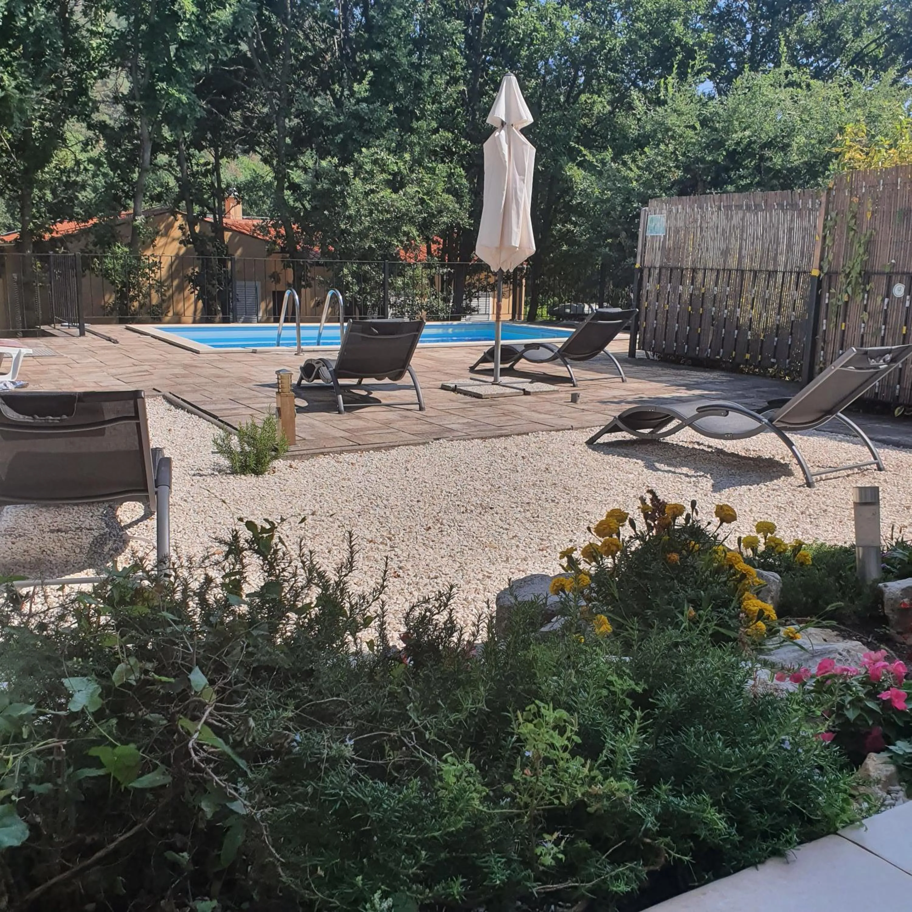 Patio in Dee's House and Pool