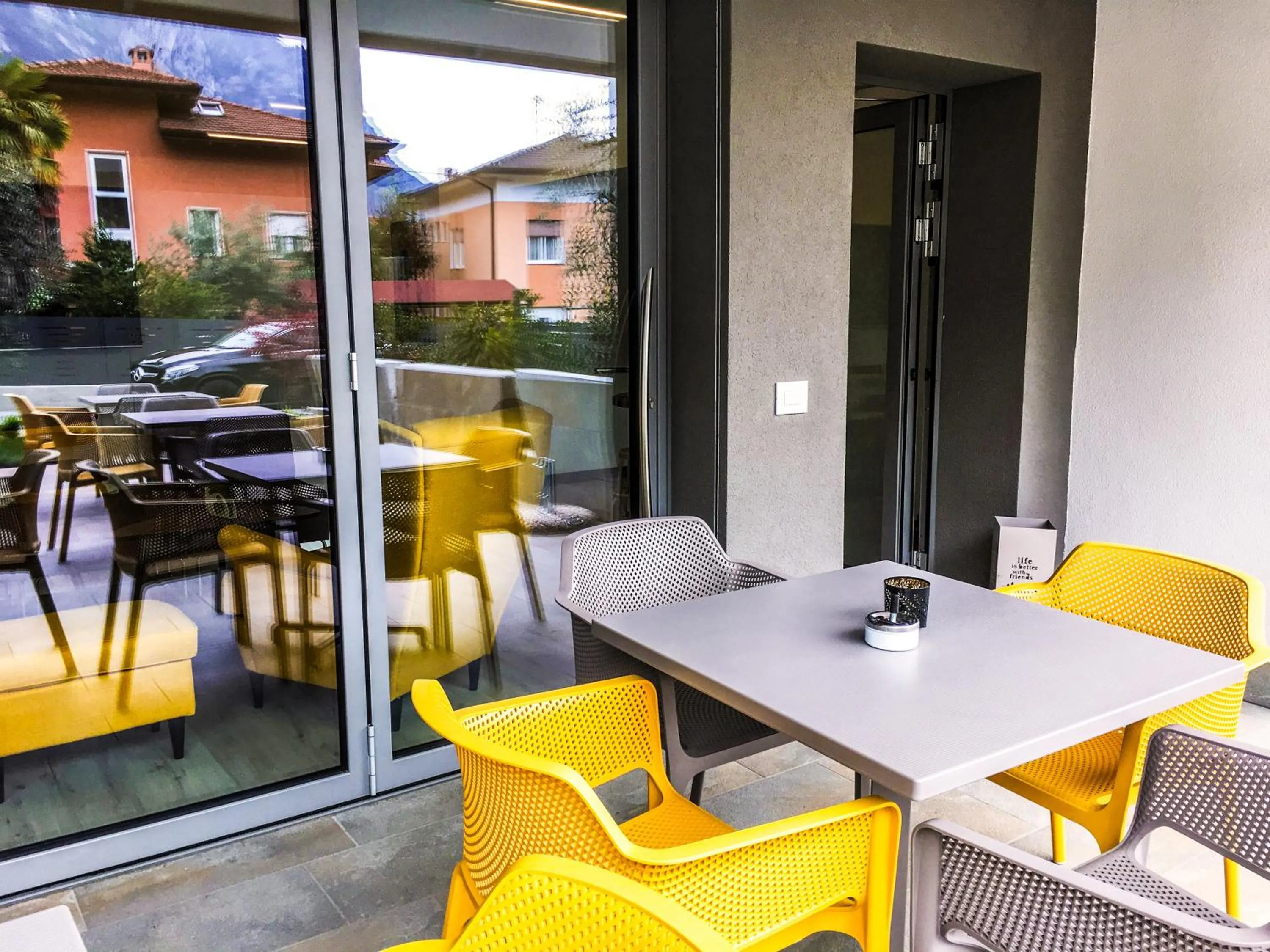 Patio in GardaBreak Rooms&Breakfast Holiday Apartments