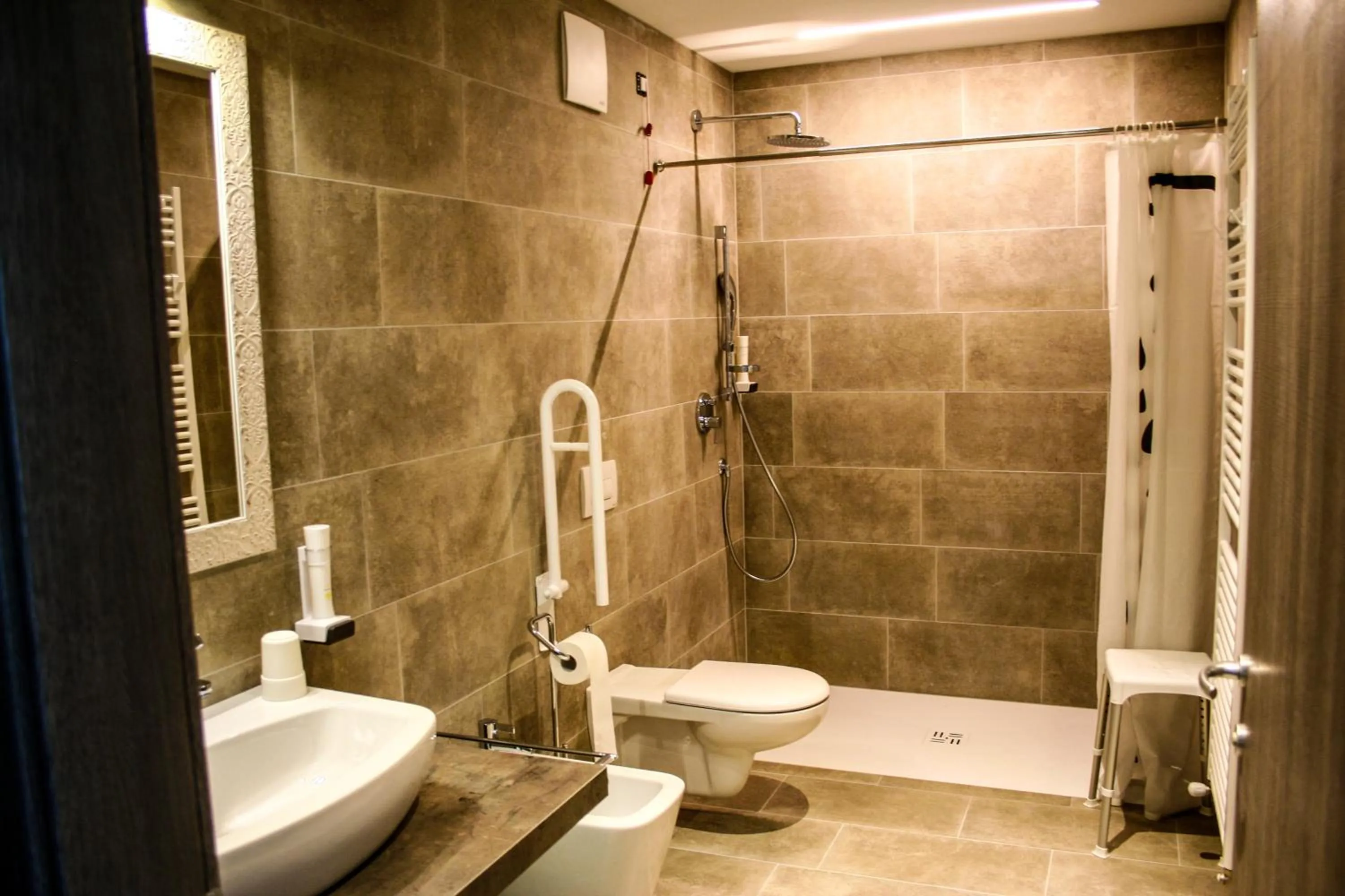 Bathroom in GardaBreak Rooms&Breakfast Holiday Apartments