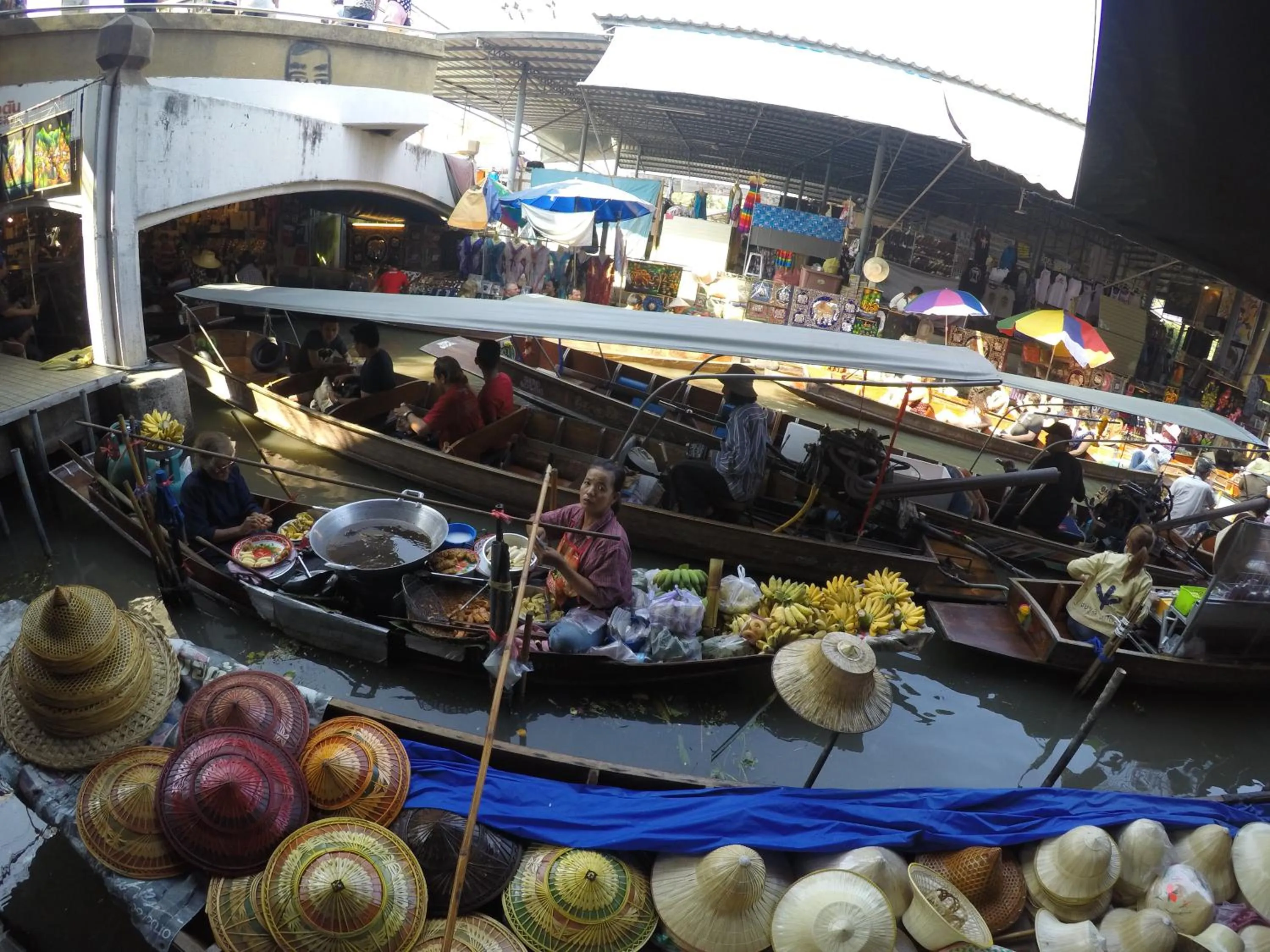 Property building in PuengLuang Hotel