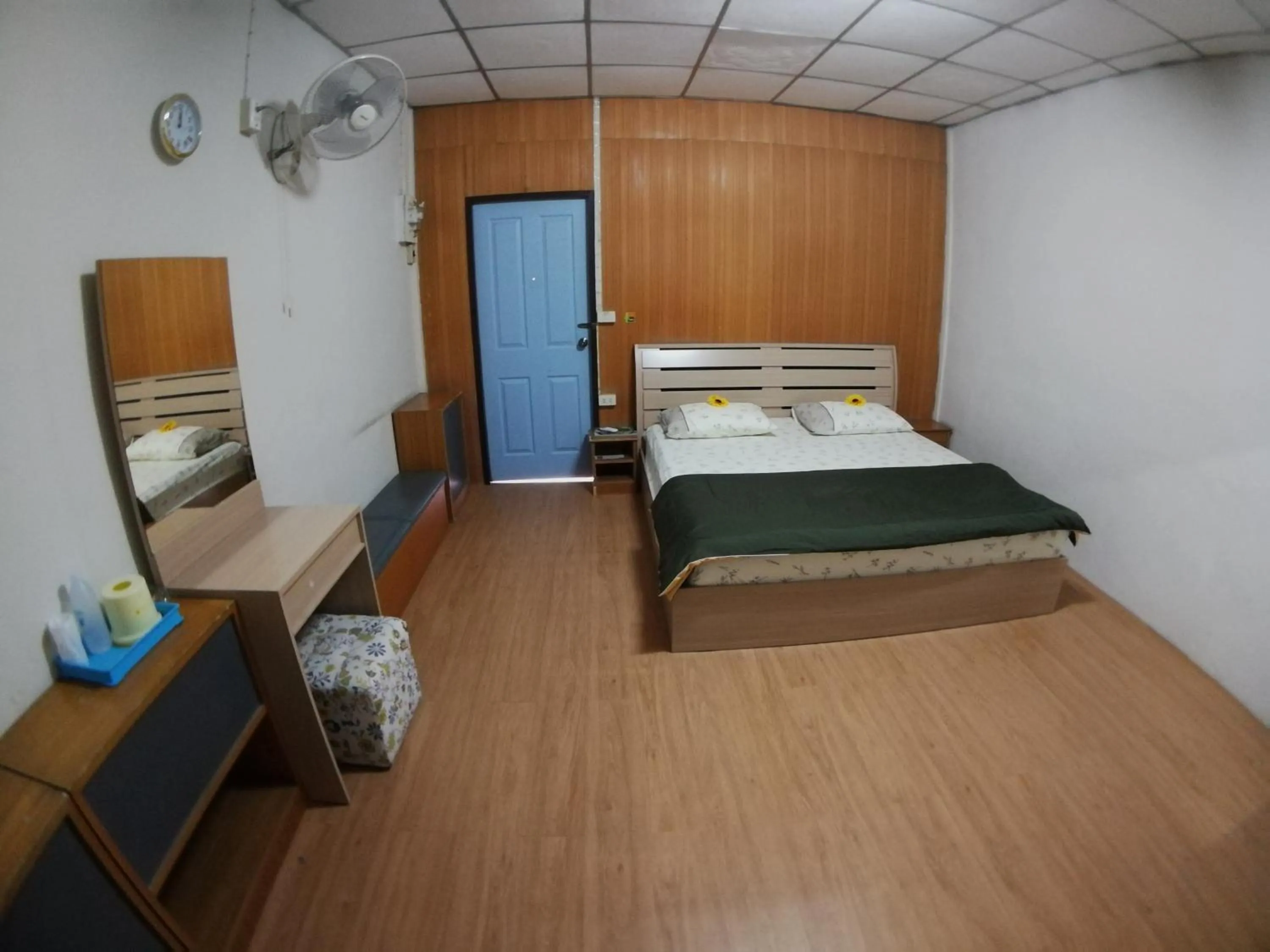 Photo of the whole room, Bed in PuengLuang Hotel