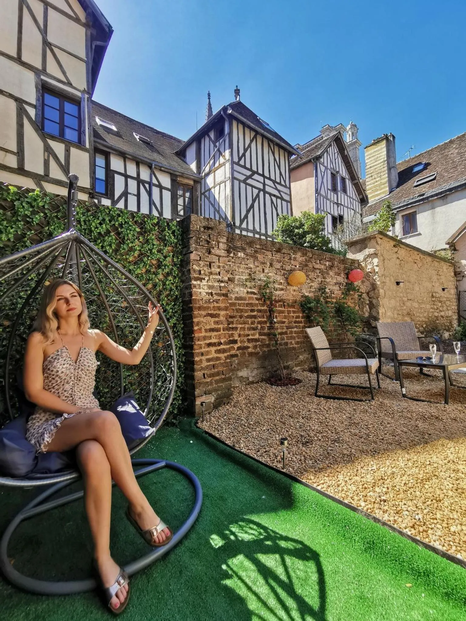Patio in L'Oiseau De La Cathédrale - Calme - Jardin - Wifi