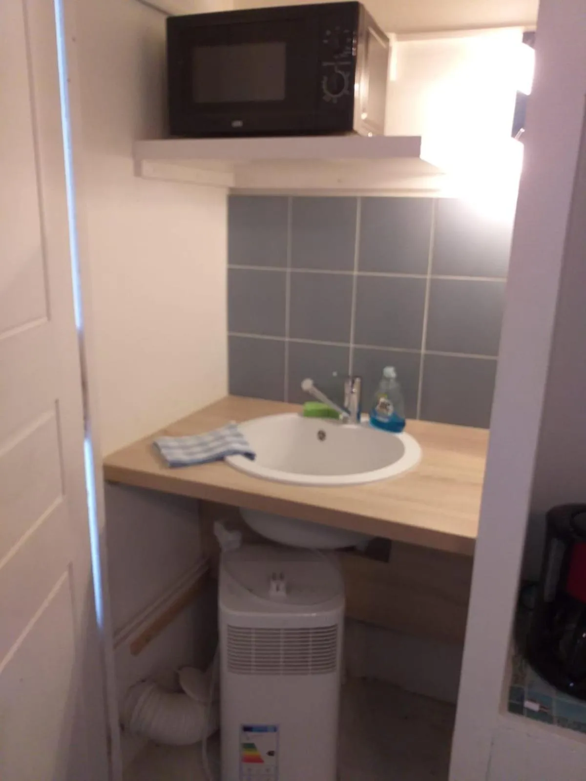 Kitchen or kitchenette in L'Oiseau De La Cathédrale - Calme - Jardin - Wifi