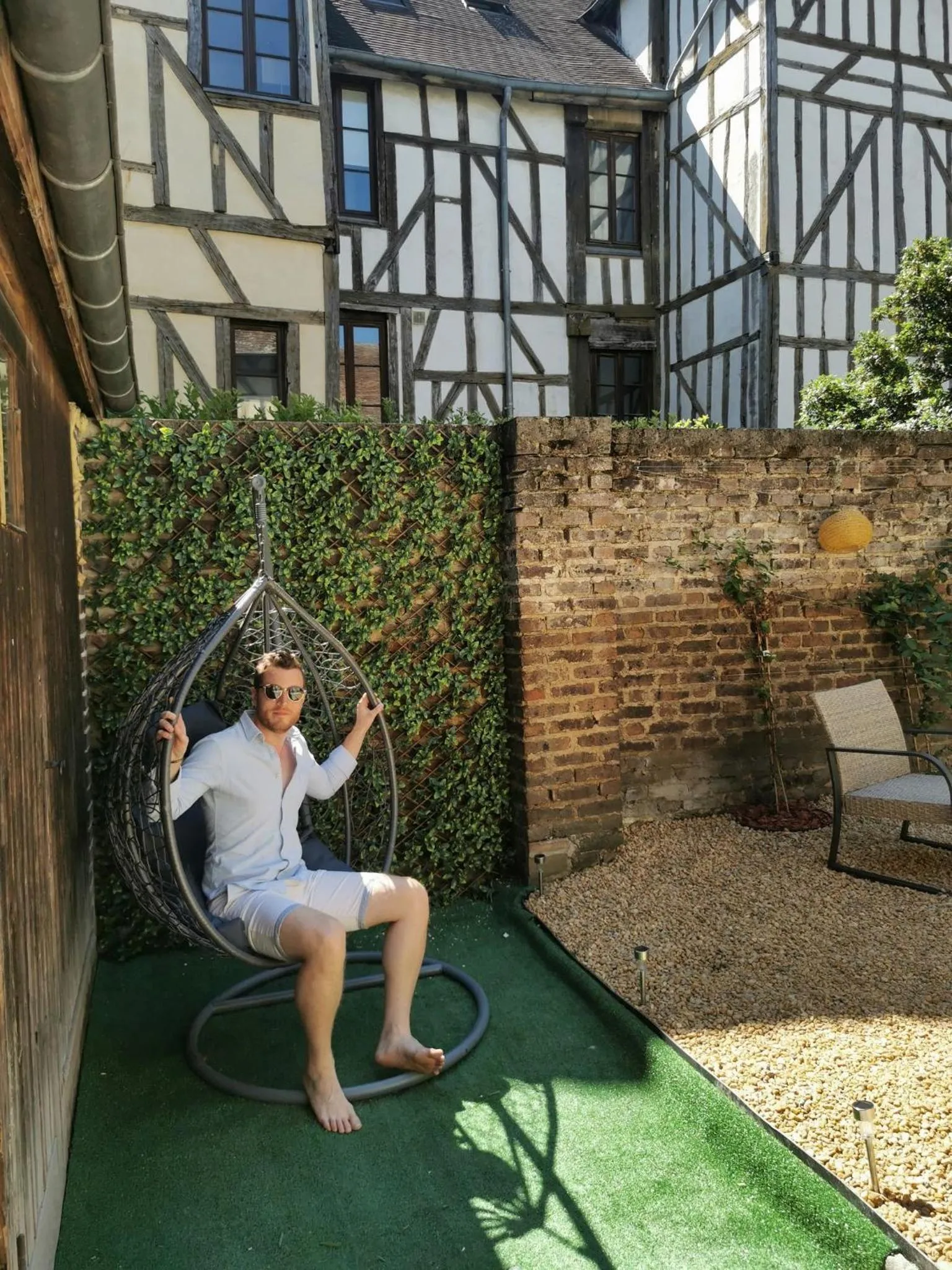 Patio in L'Oiseau De La Cathédrale - Calme - Jardin - Wifi