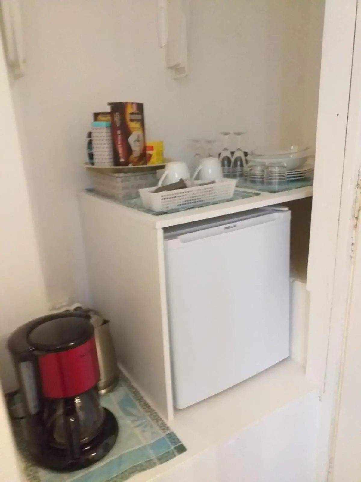 Kitchen or kitchenette in L'Oiseau De La Cathédrale - Calme - Jardin - Wifi
