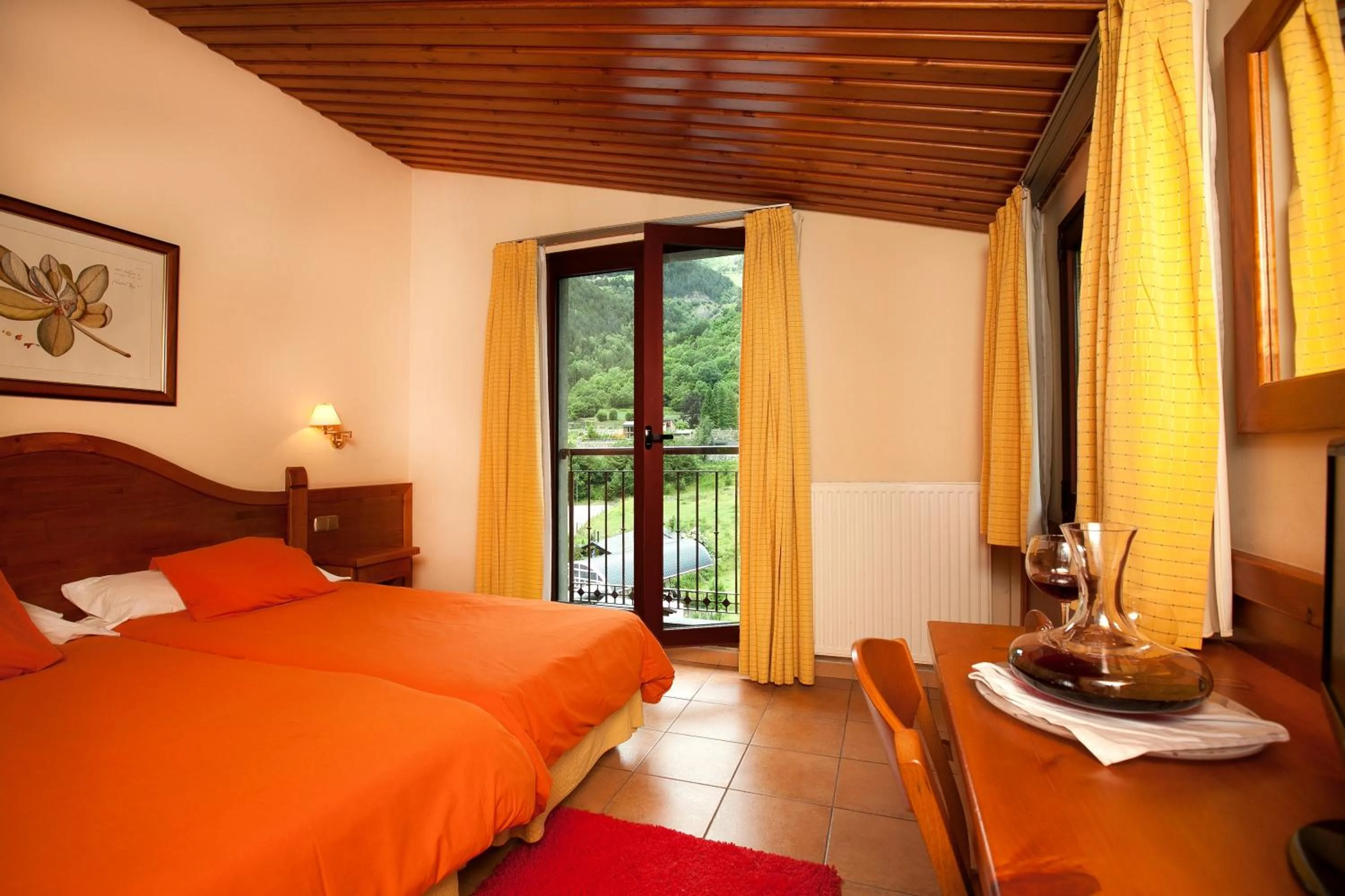 Day, Bed in Hotel Montané