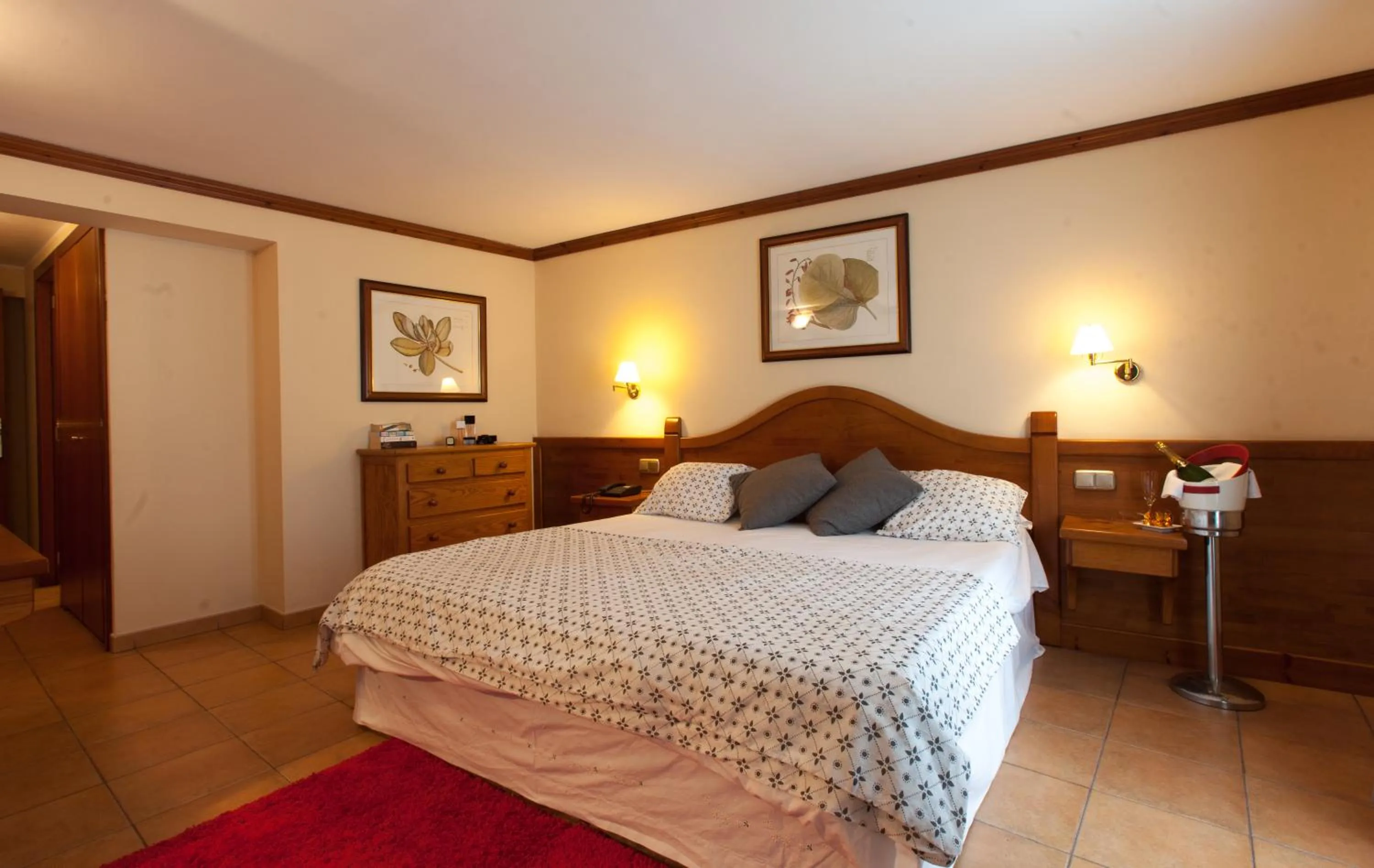 Photo of the whole room, Bed in Hotel Montané