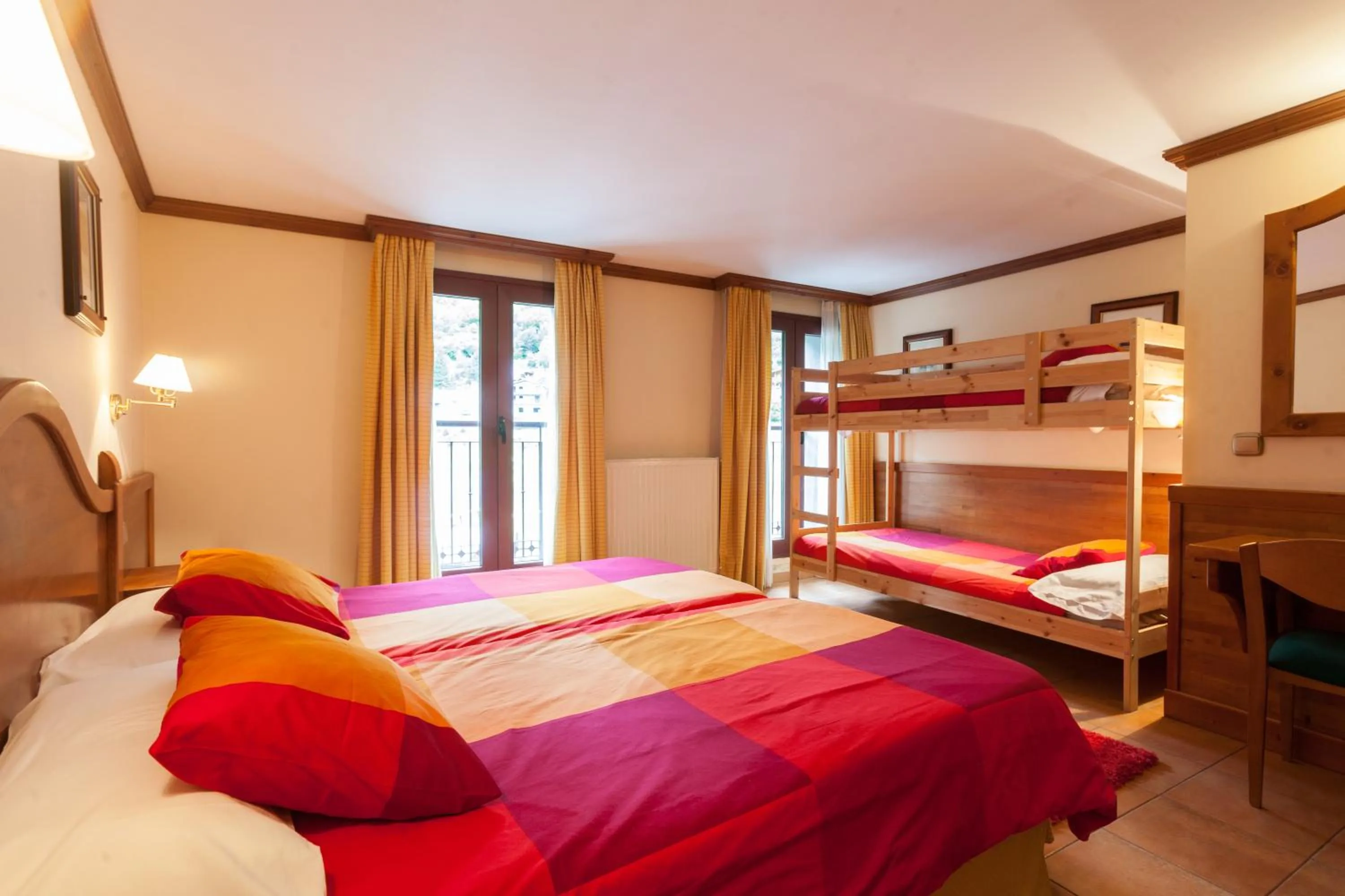 Day, Bed in Hotel Montané