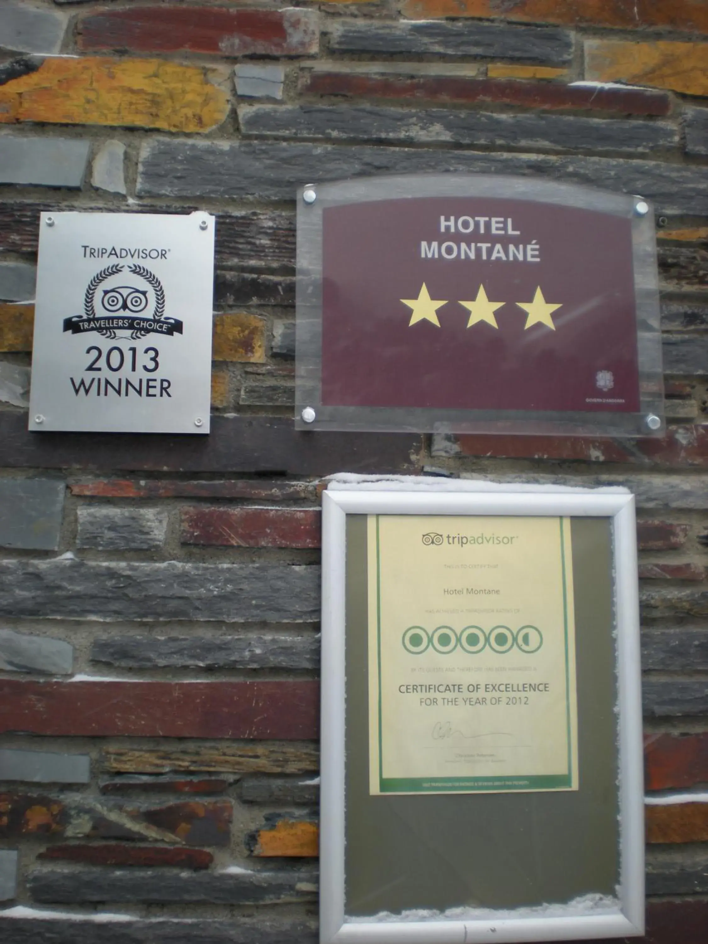 Facade/entrance in Hotel Montané Facade/entrance in Hotel Montané