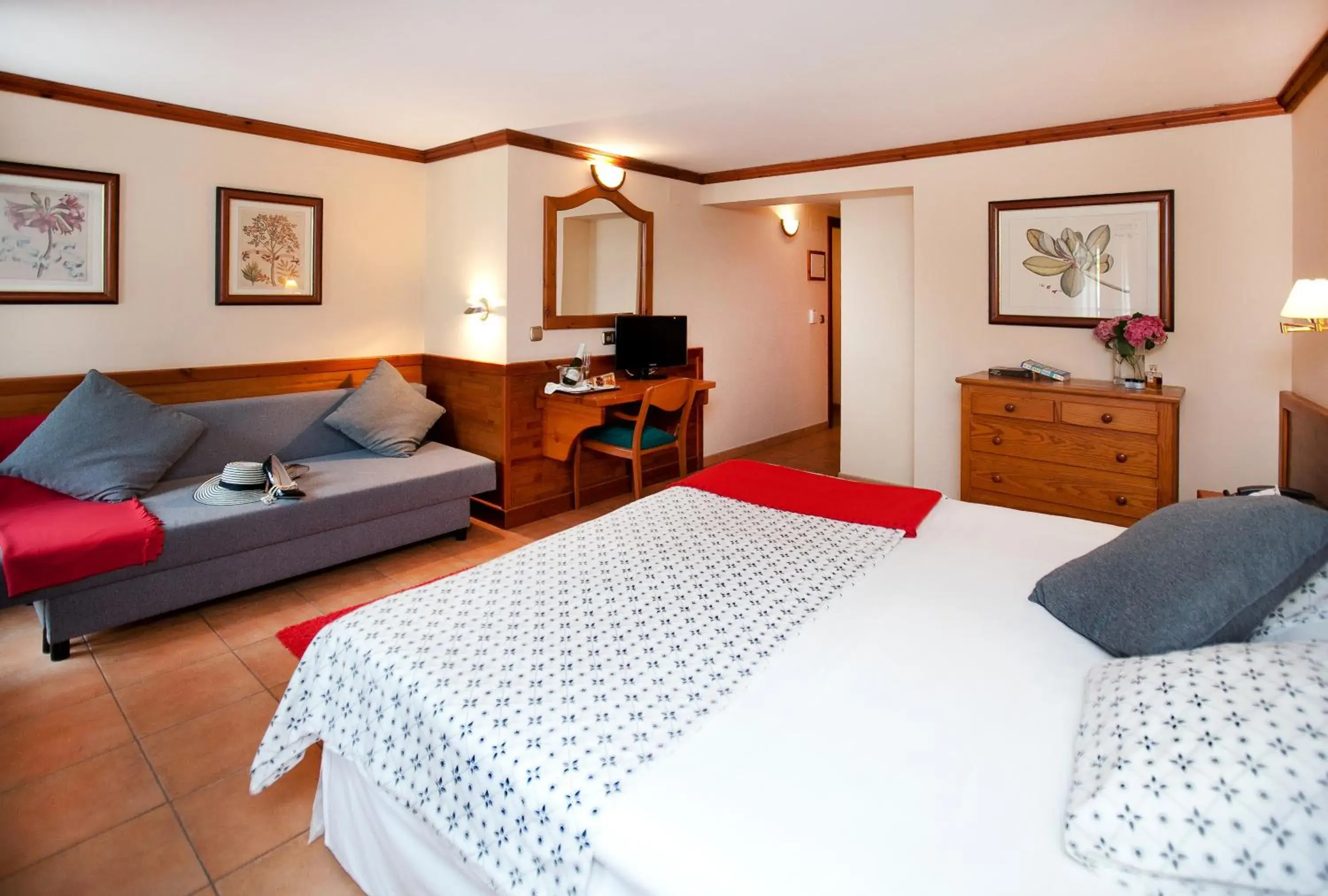 Triple Room in Hotel Montané Triple Room in Hotel Montané