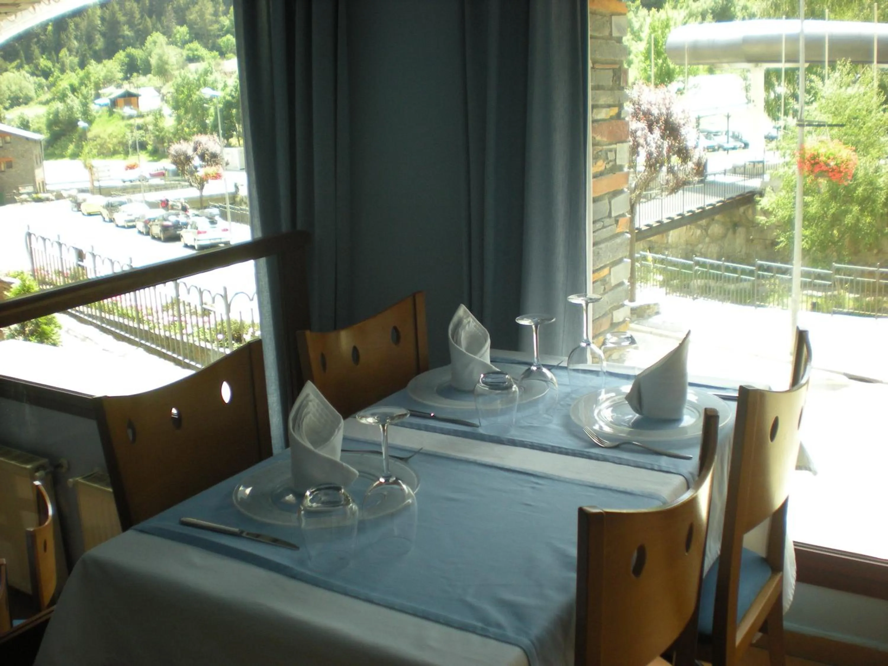 Restaurant/places to eat in Hotel Montané