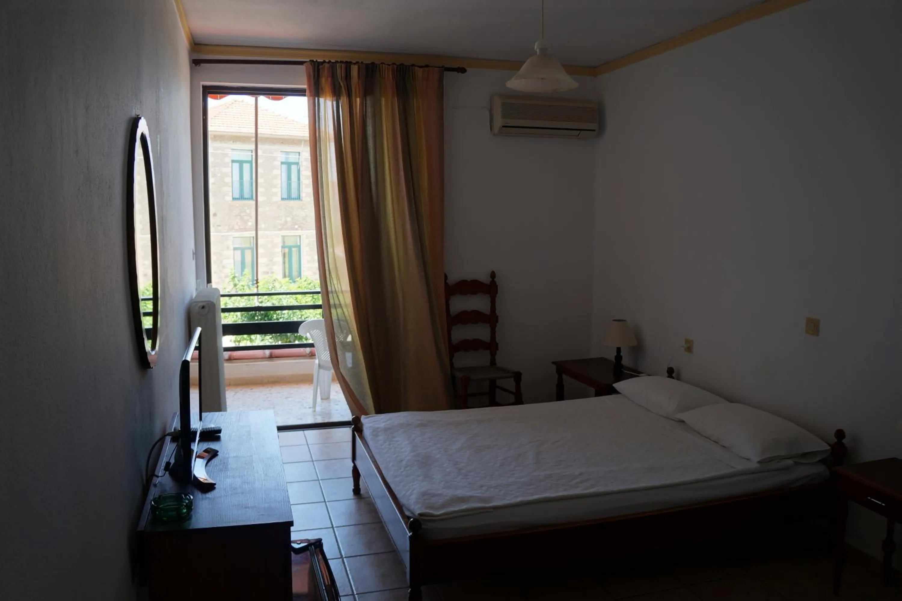 Large Double Room in Lemonies