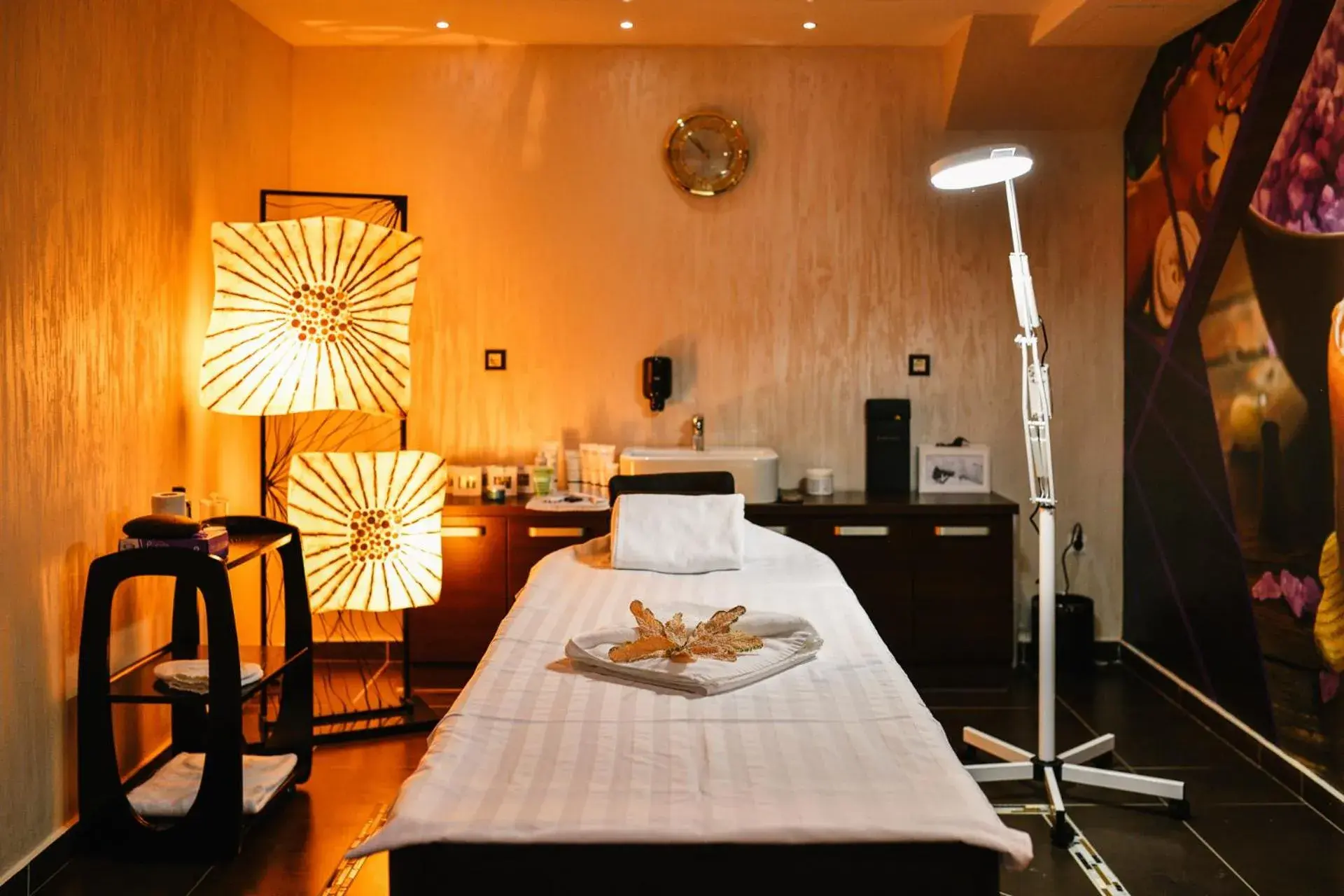 Massage, Bed in Wellness & Spa Hotel ACD Massage, Bed in Wellness & Spa Hotel ACD