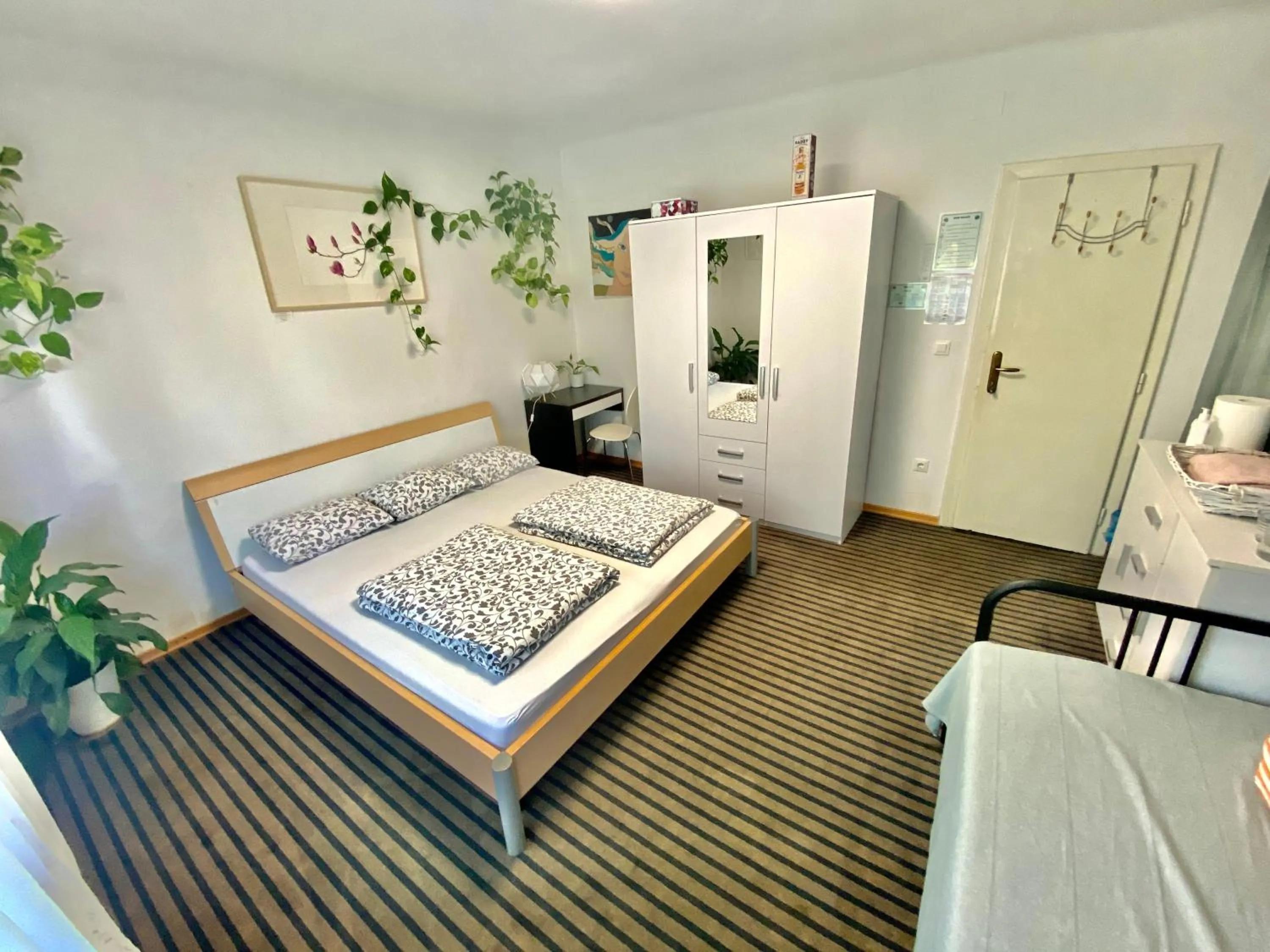 Bed in Family Guesthouse GreenSLO