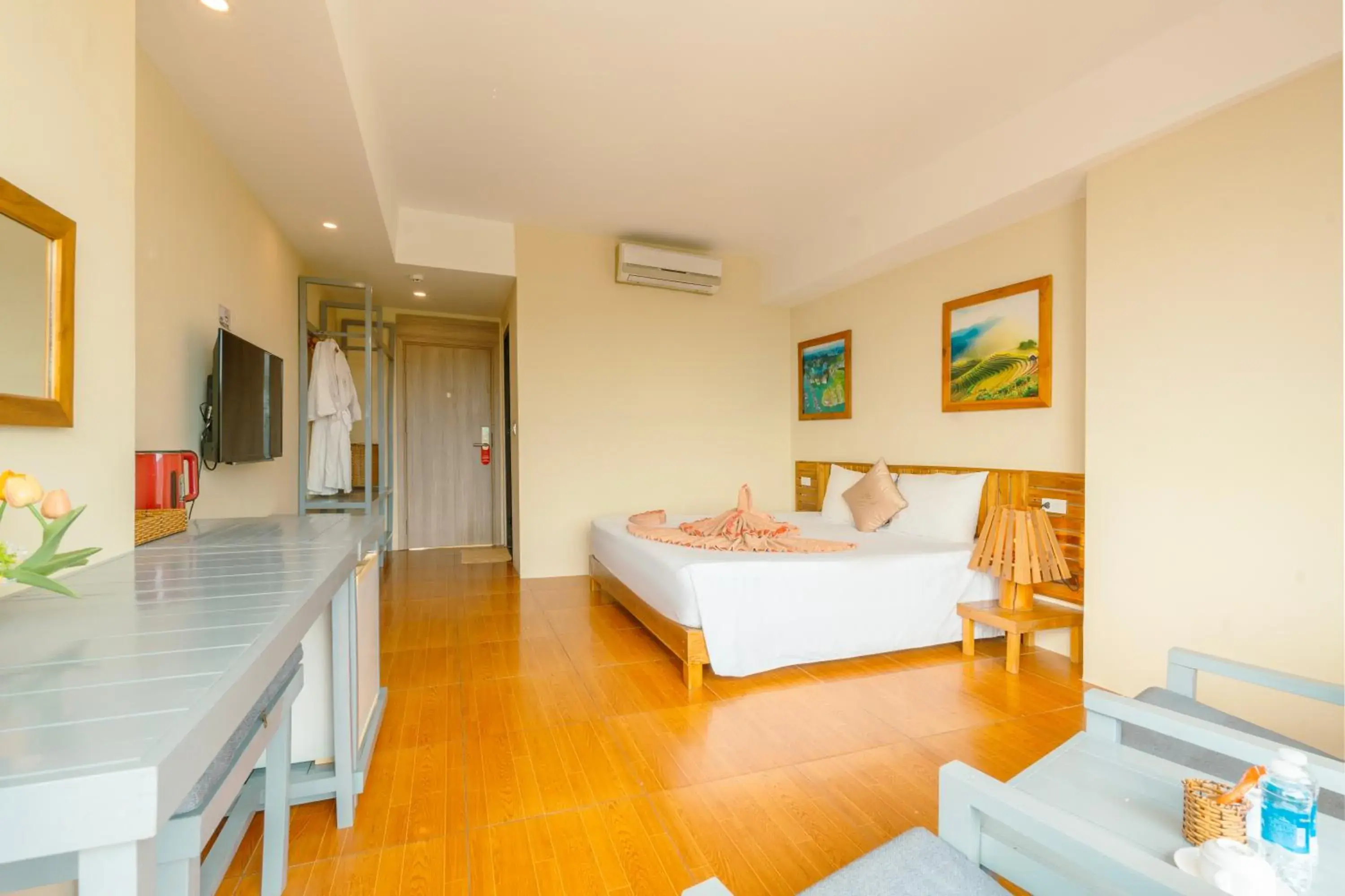 Deluxe Double or Twin Room with Ocean View in Golden Daisy Hotel Phu Quoc Deluxe Double or Twin Room with Ocean View in Golden Daisy Hotel Phu Quoc