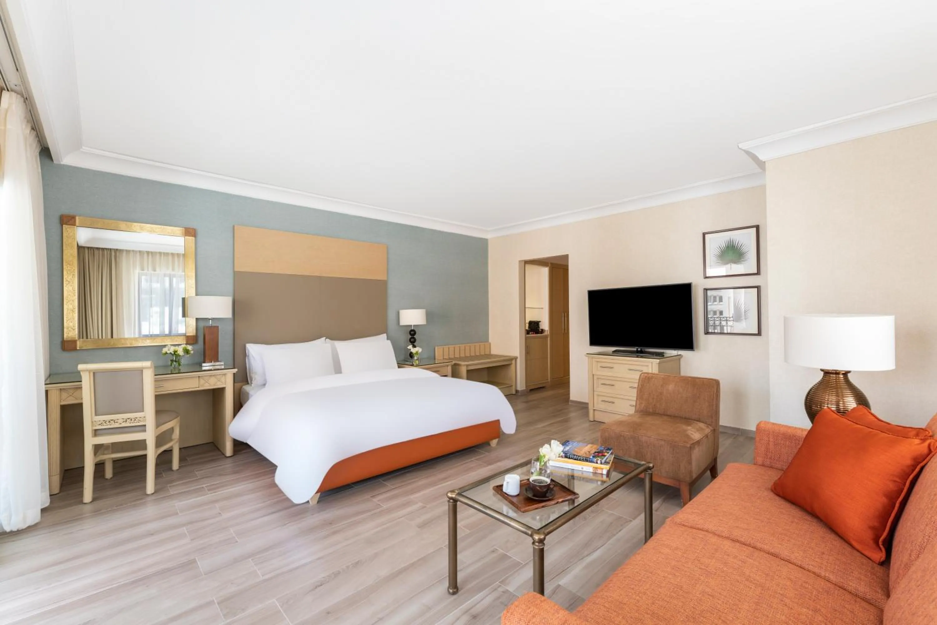 Balcony/Terrace, Bed in Mövenpick Resort Petra