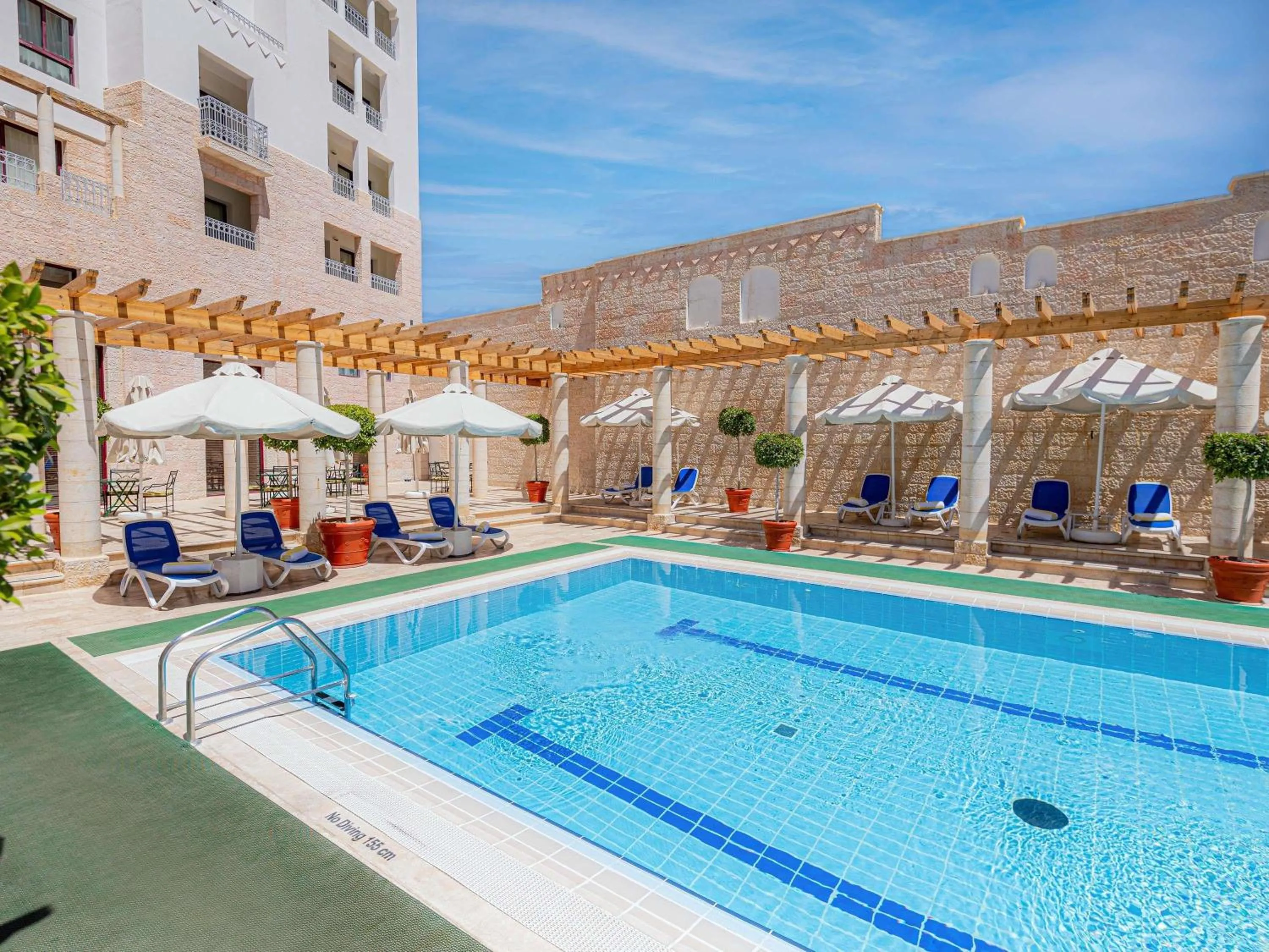 Lounge or bar in Mövenpick Resort Petra