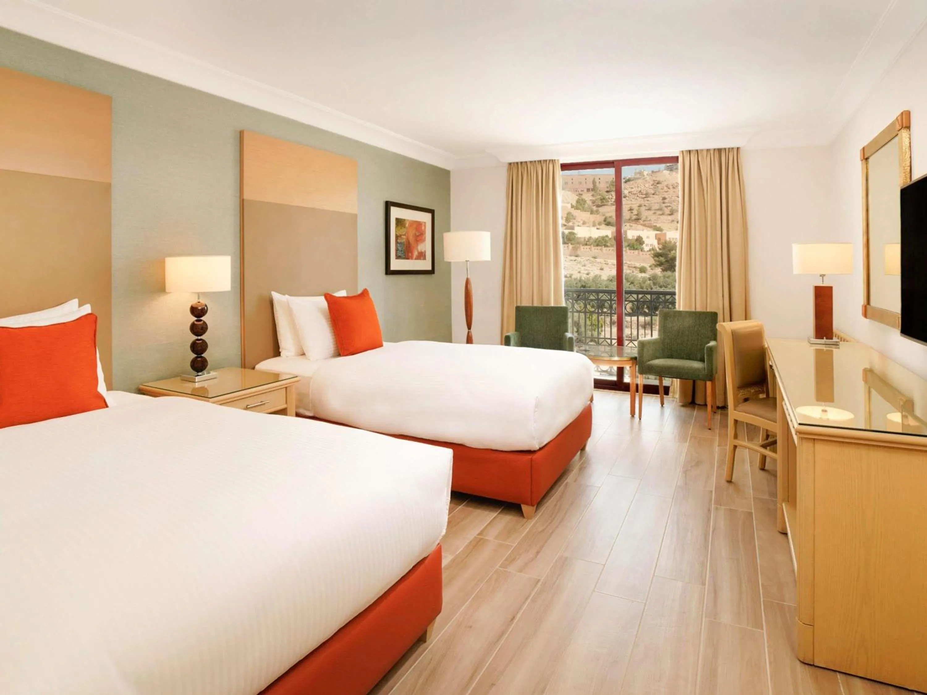 Bedroom, Bed in Mövenpick Resort Petra