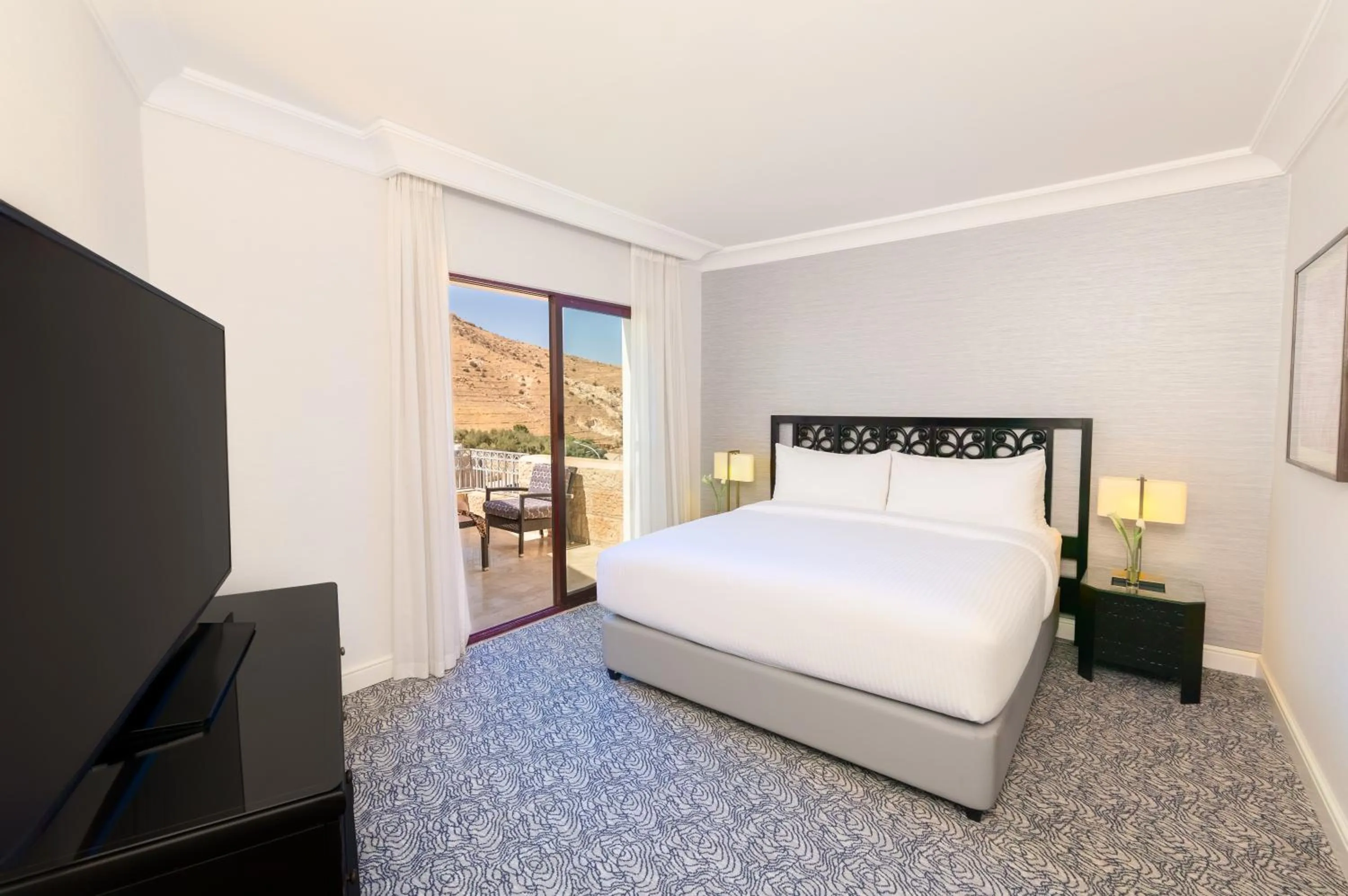 Bed in Mövenpick Resort Petra