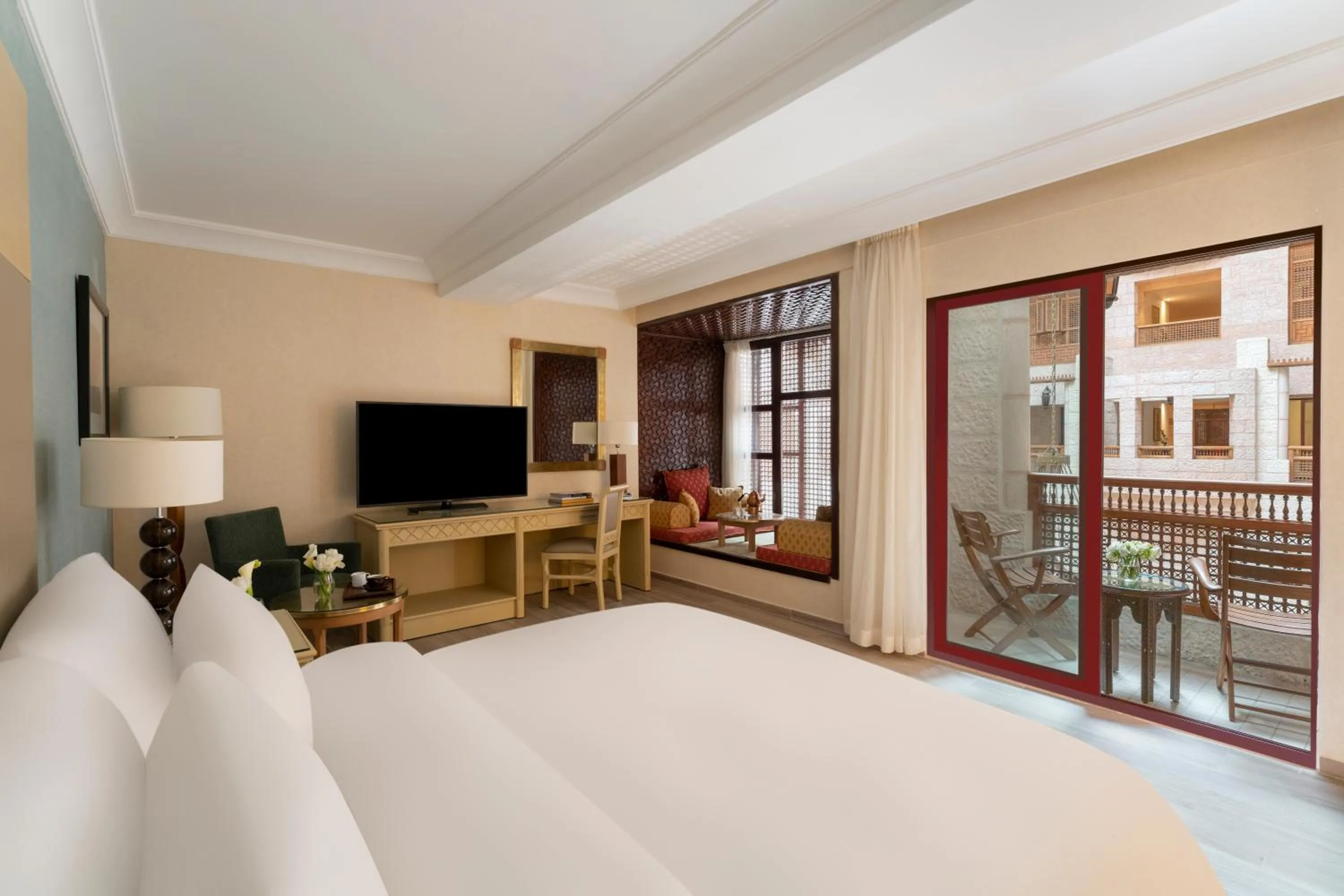 Bedroom, Bed in Mövenpick Resort Petra