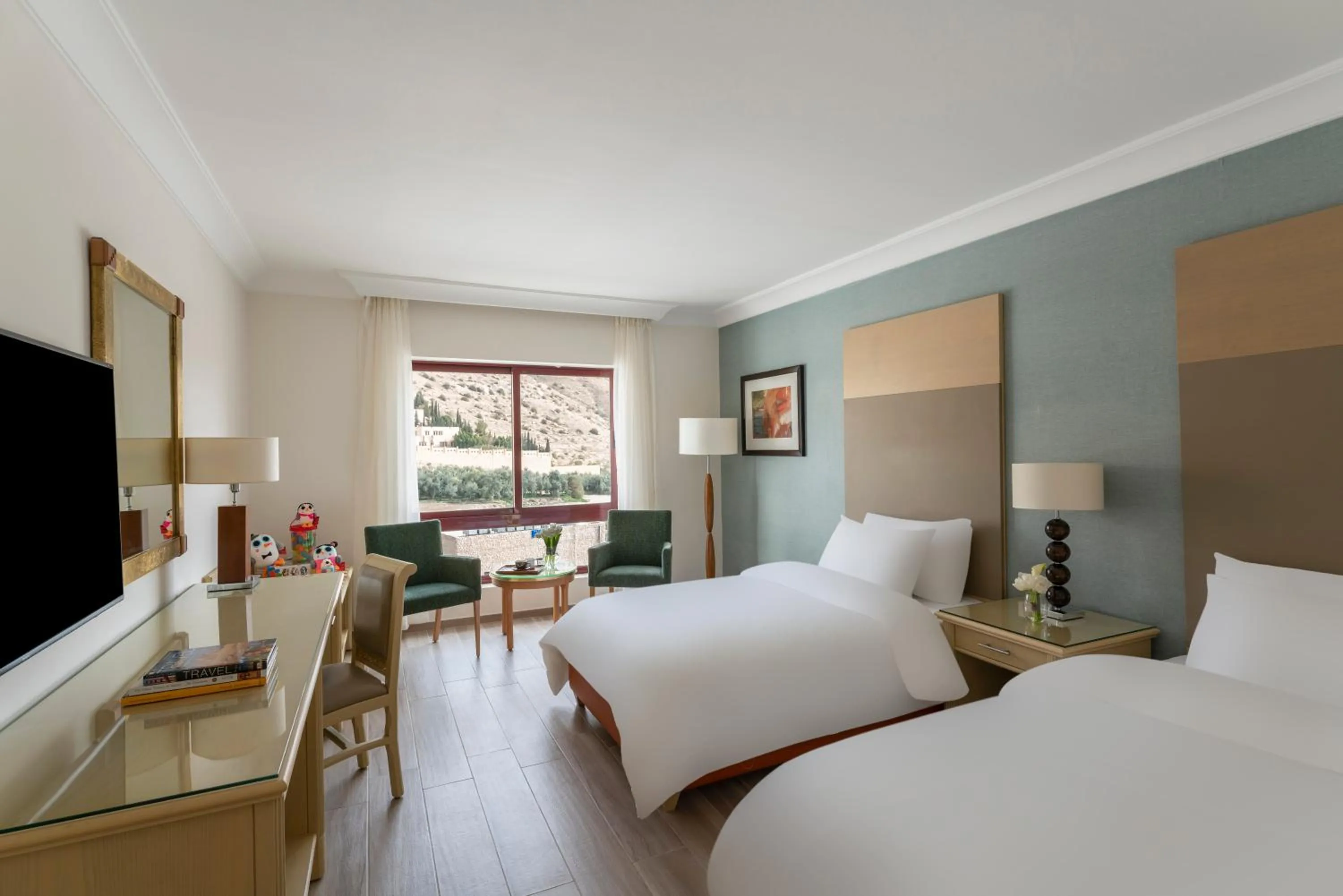 Bedroom, Bed in Mövenpick Resort Petra