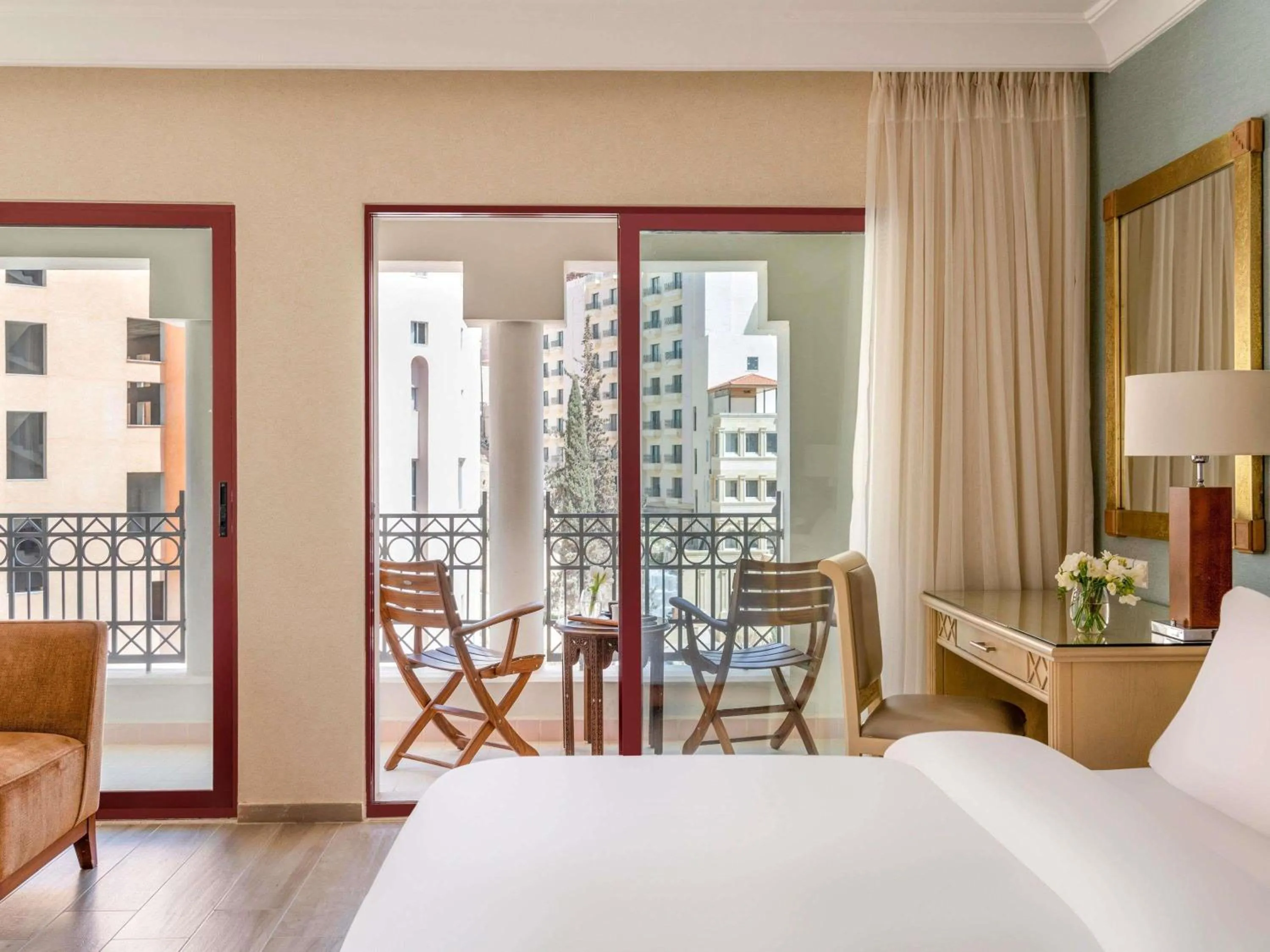 Bedroom, Bed in Mövenpick Resort Petra